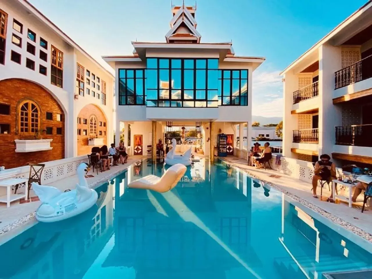 Swimming Pool in Lanna Oriental Hotel - SHA Extra Plus