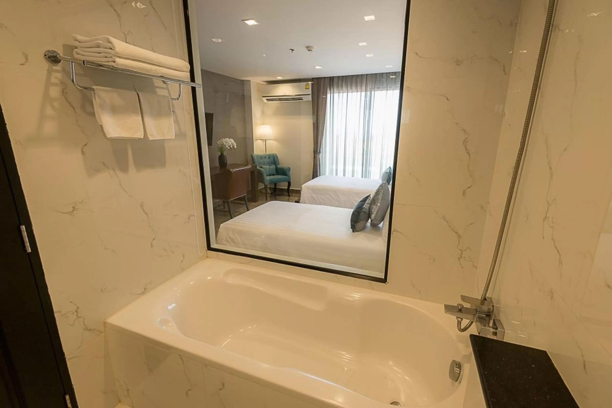 Bathroom, Bed in SN Connx - SHA Plus