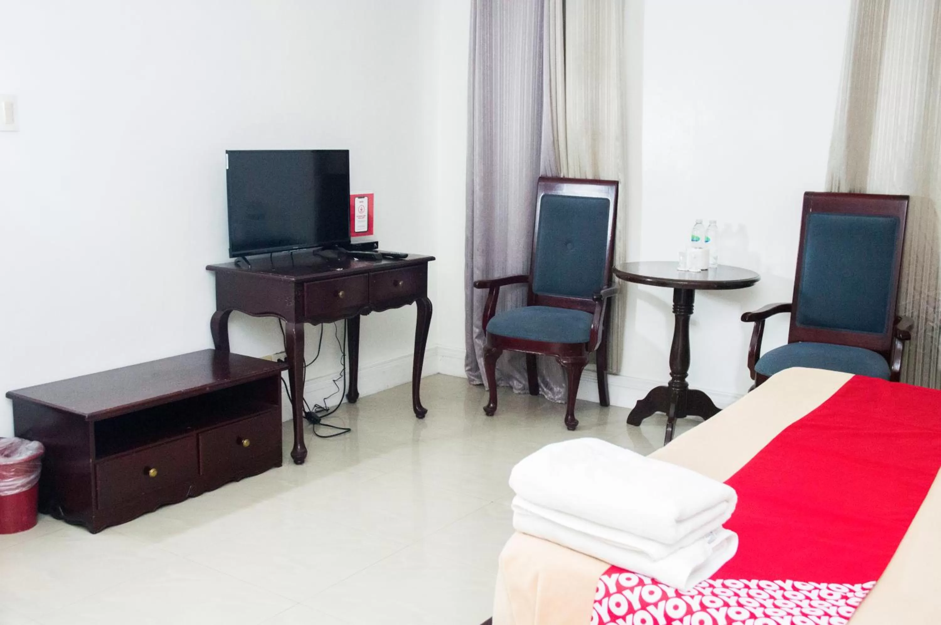 Seating area, Bed in Hotel Euroasia By BLUEBOOKERS