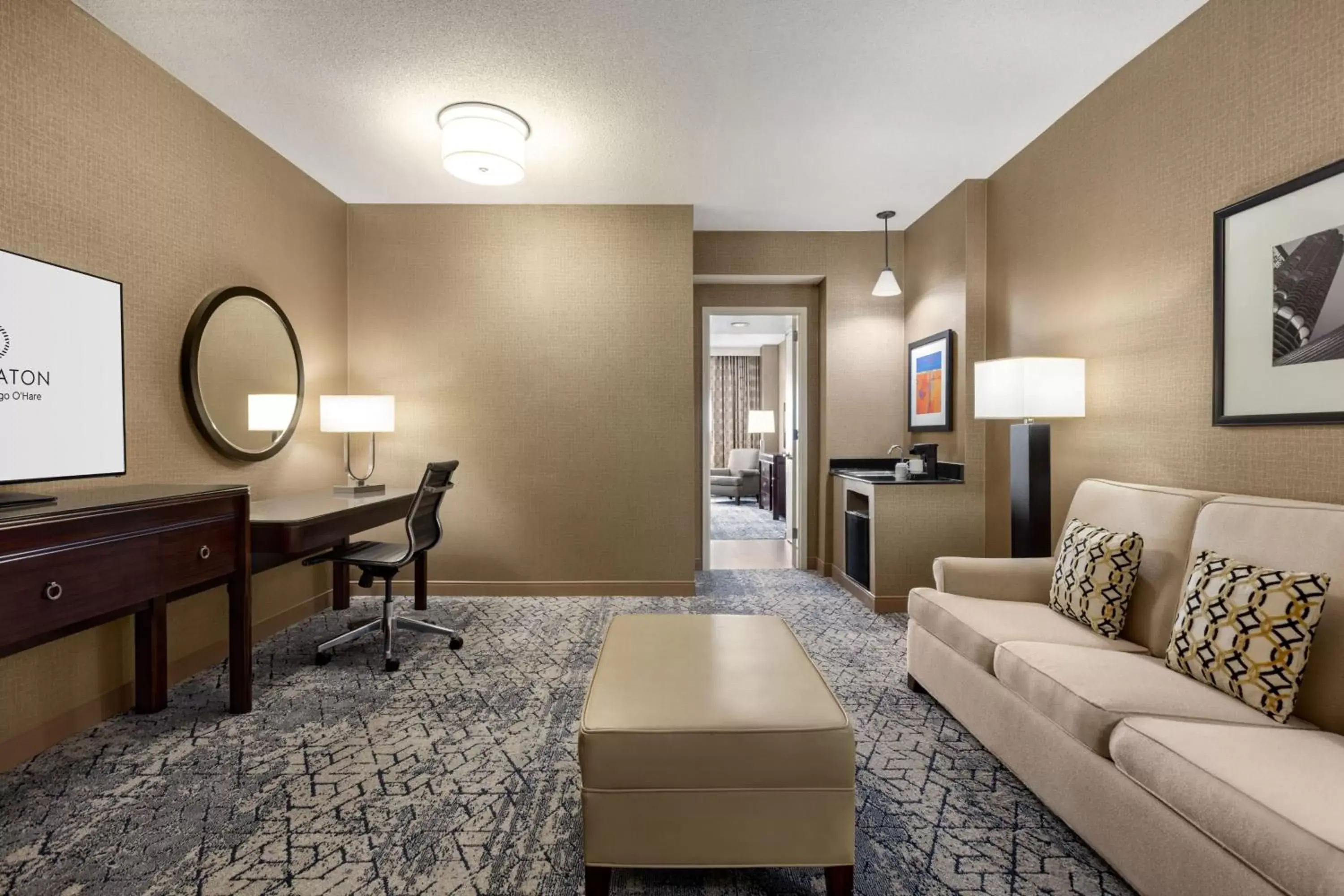 Bedroom, Seating Area in Sheraton Suites Chicago O'Hare