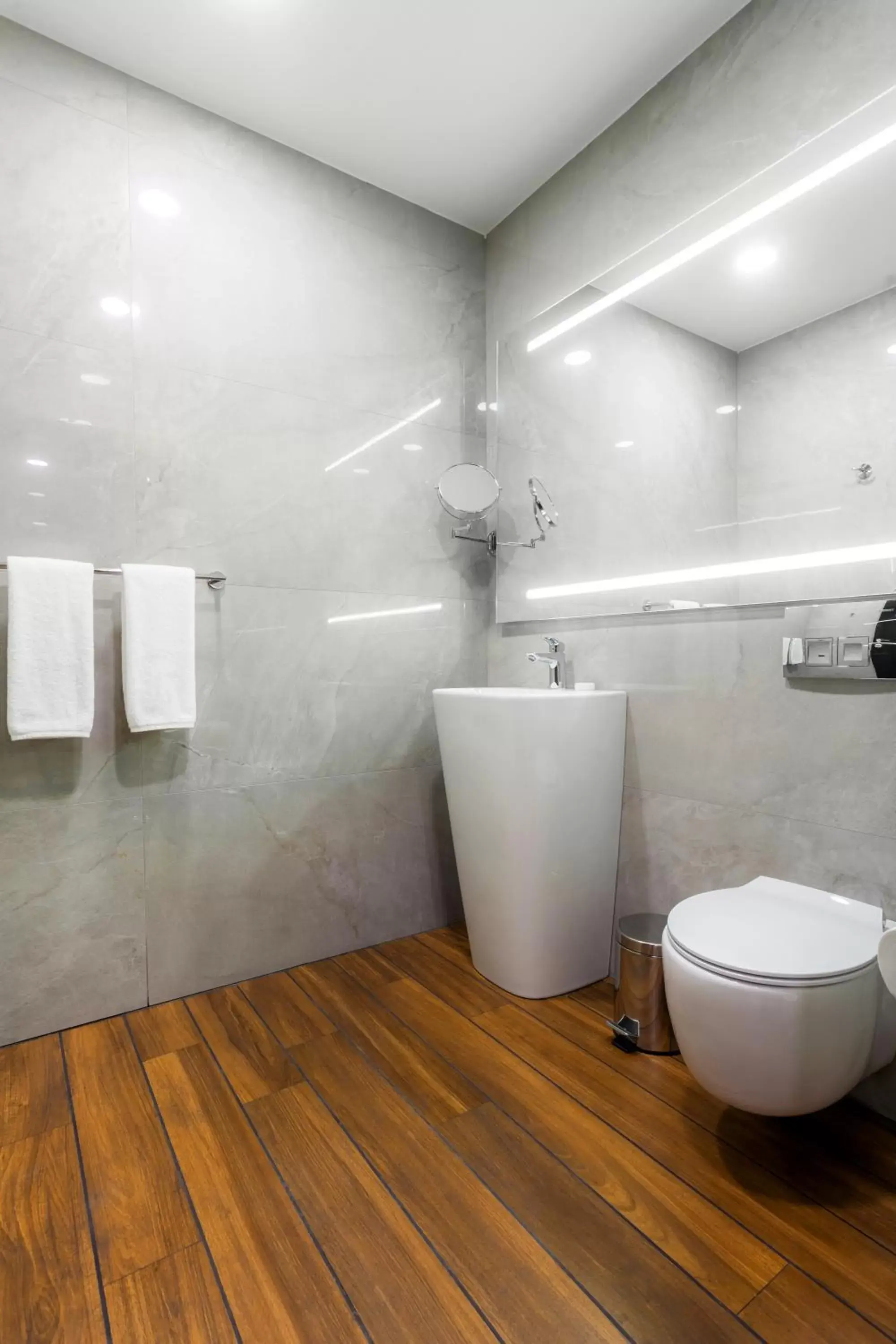 Bathroom in Hotel Platinia