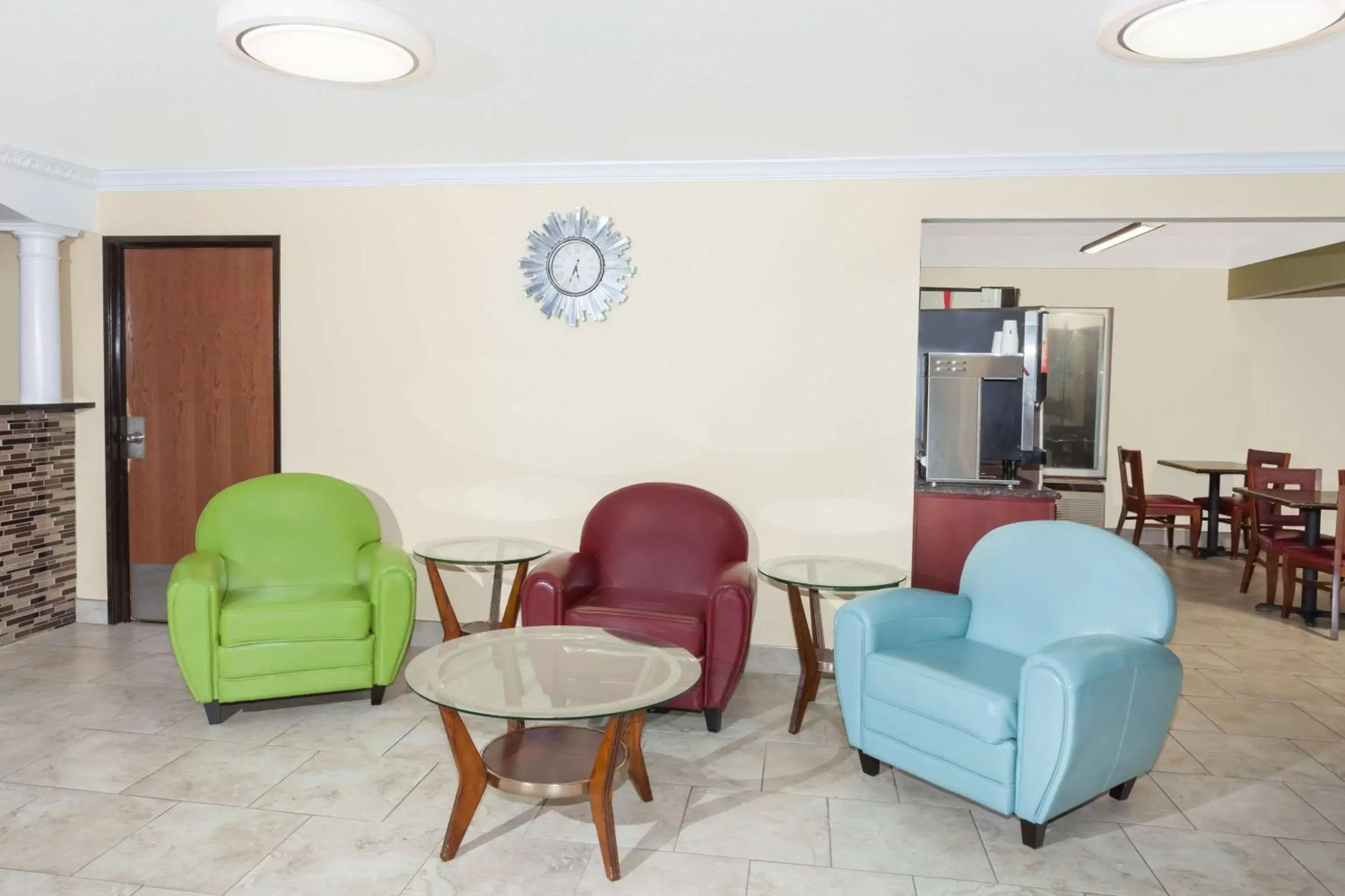 Lobby or reception, Seating Area in Days Inn by Wyndham Springfield