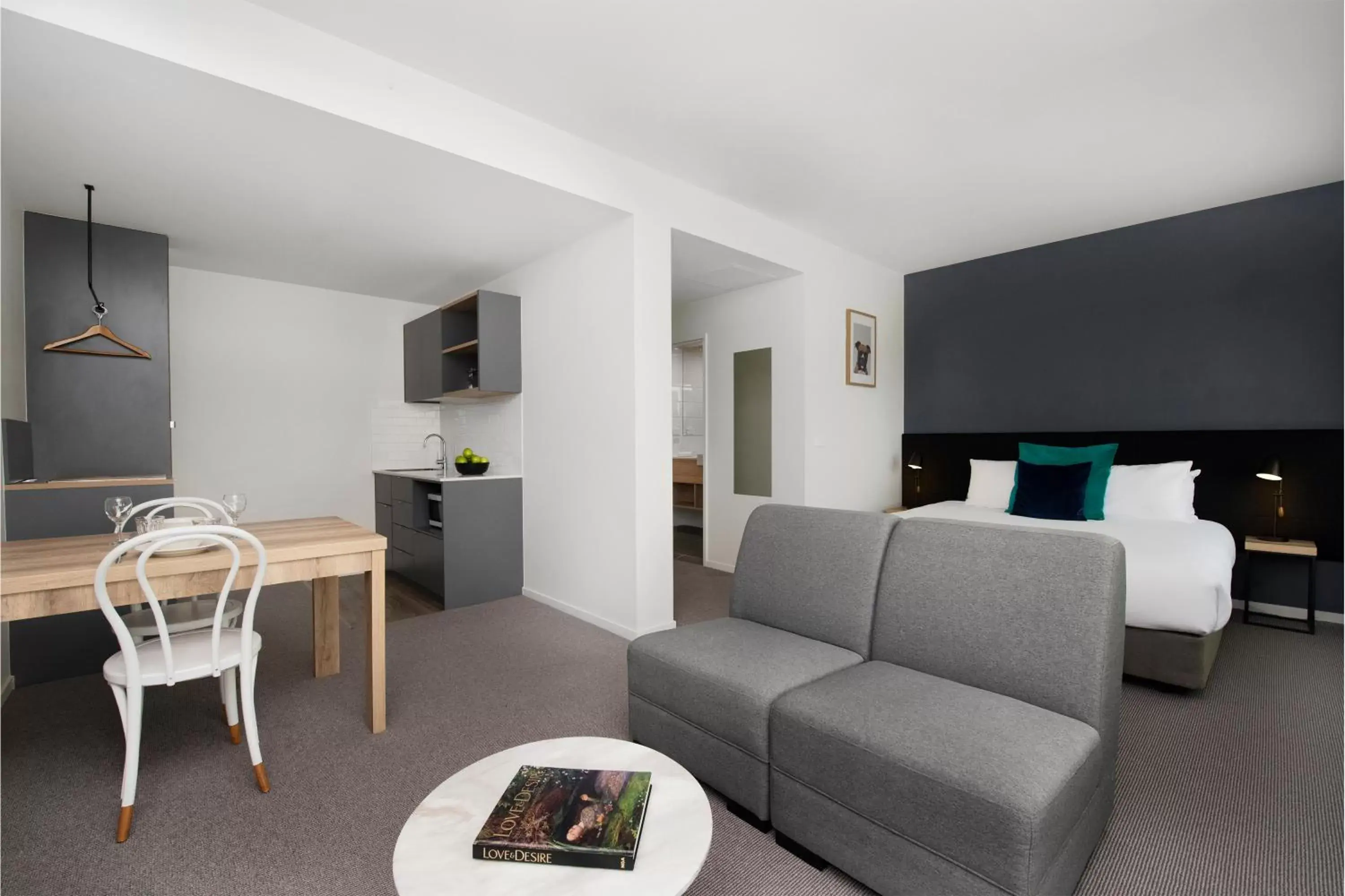 One-Bedroom Suite in Mantra MacArthur Hotel One-Bedroom Suite in Mantra MacArthur Hotel