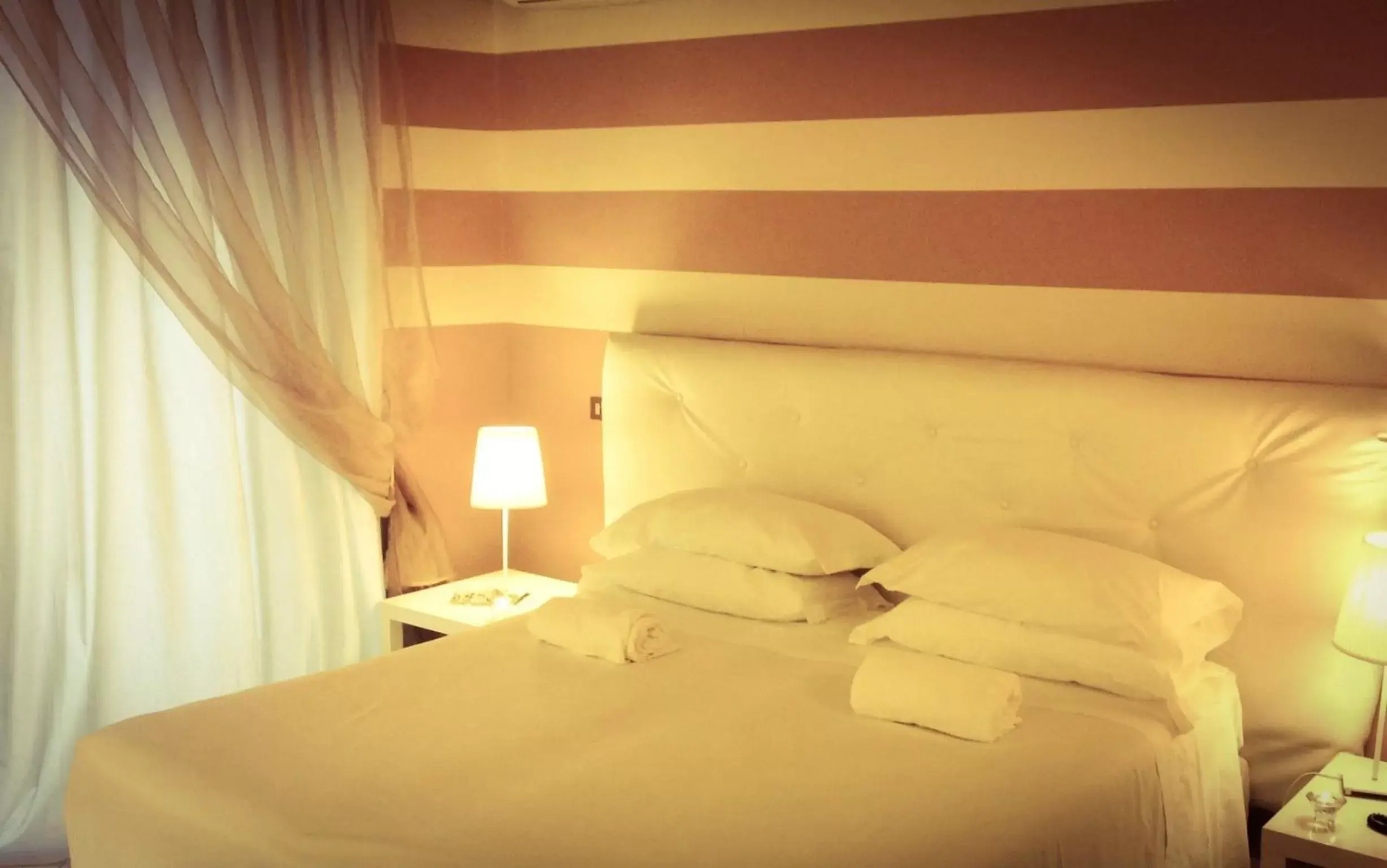 Bedroom, Bed in Hotel Posta