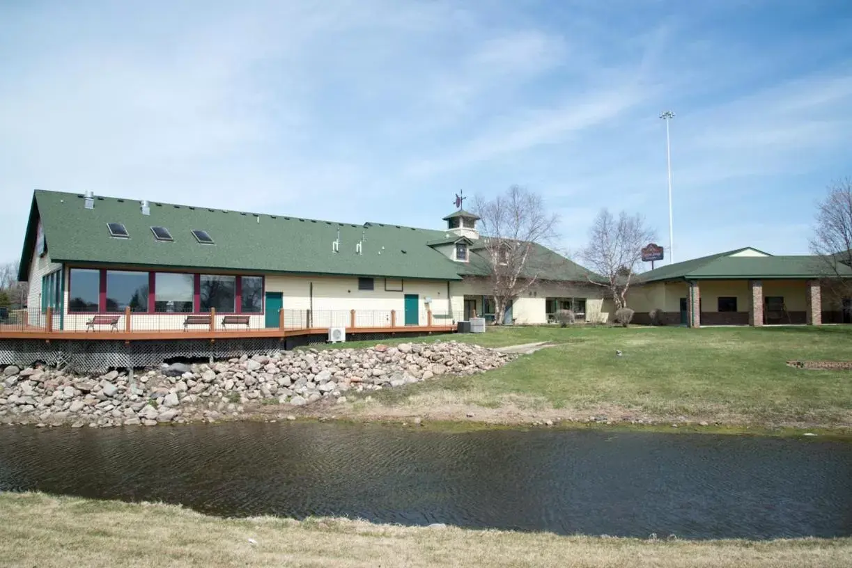 Property Building in HomeTown Inn and Suites Belle Plaine