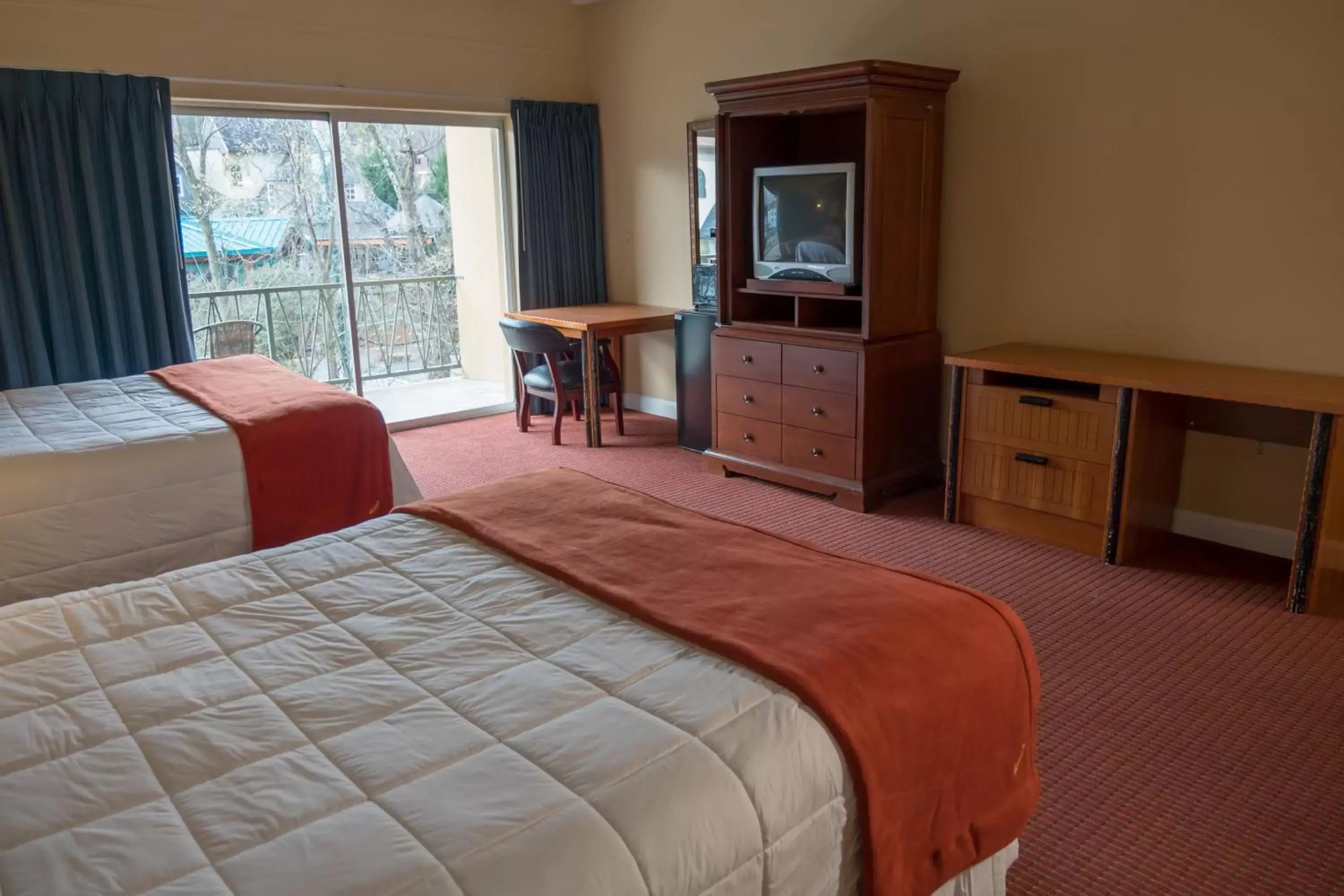 Bedroom, Bed in River Terrace Resort & Convention Center
