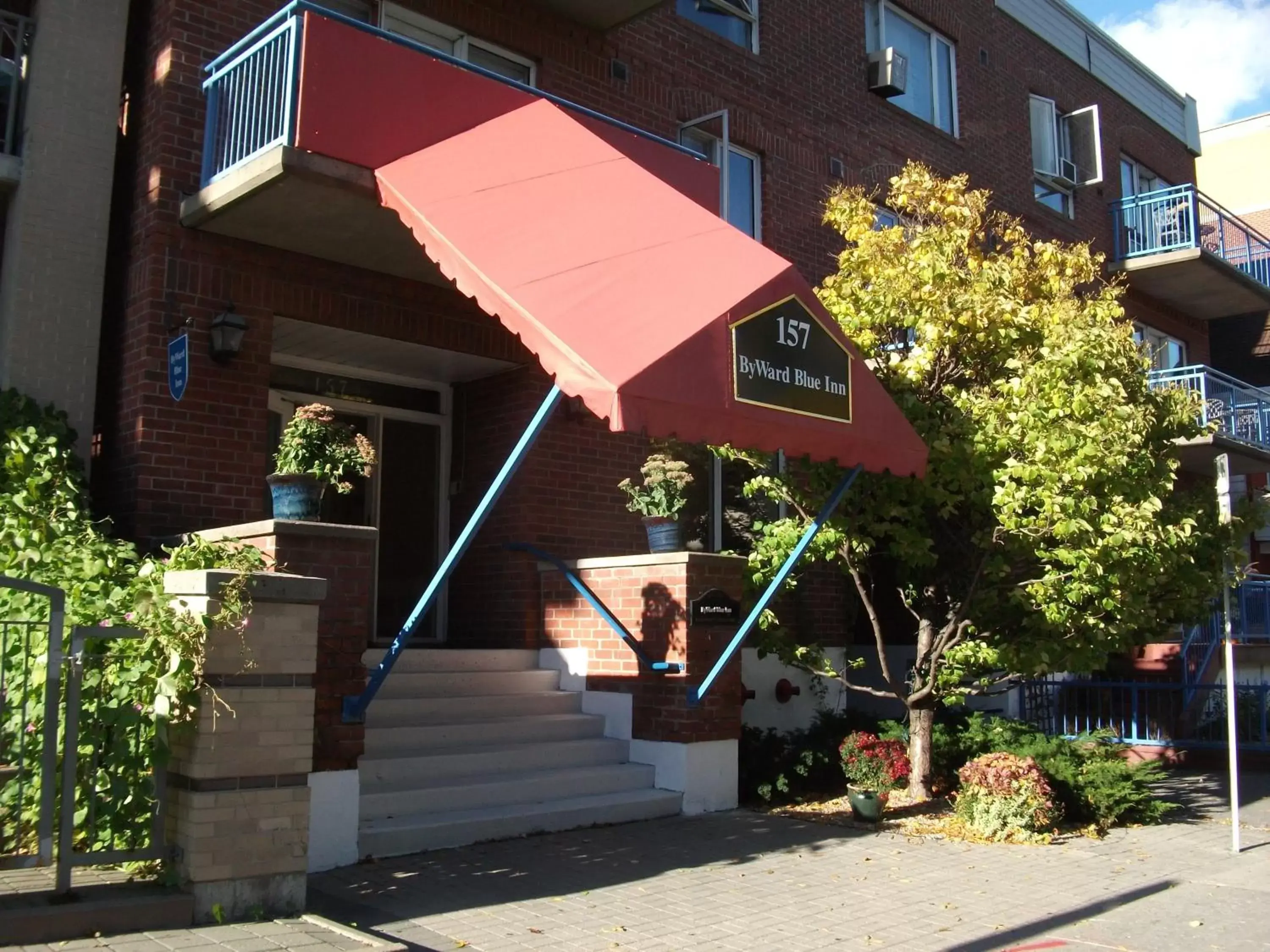 Facade/entrance in ByWard Blue Inn