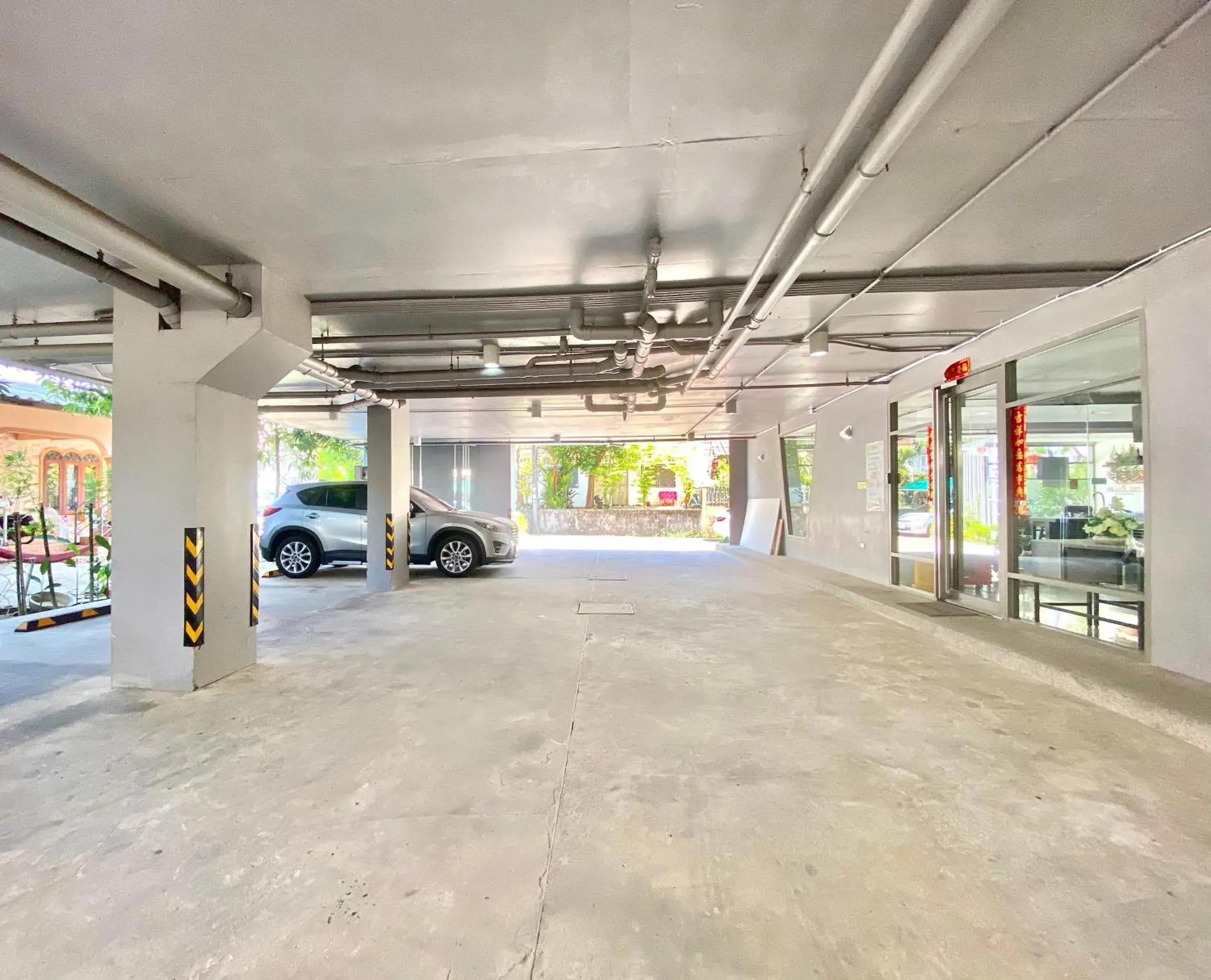 Facade/entrance in The Palms Residence - SHA Extra Plus Facade/entrance in The Palms Residence - SHA Extra Plus