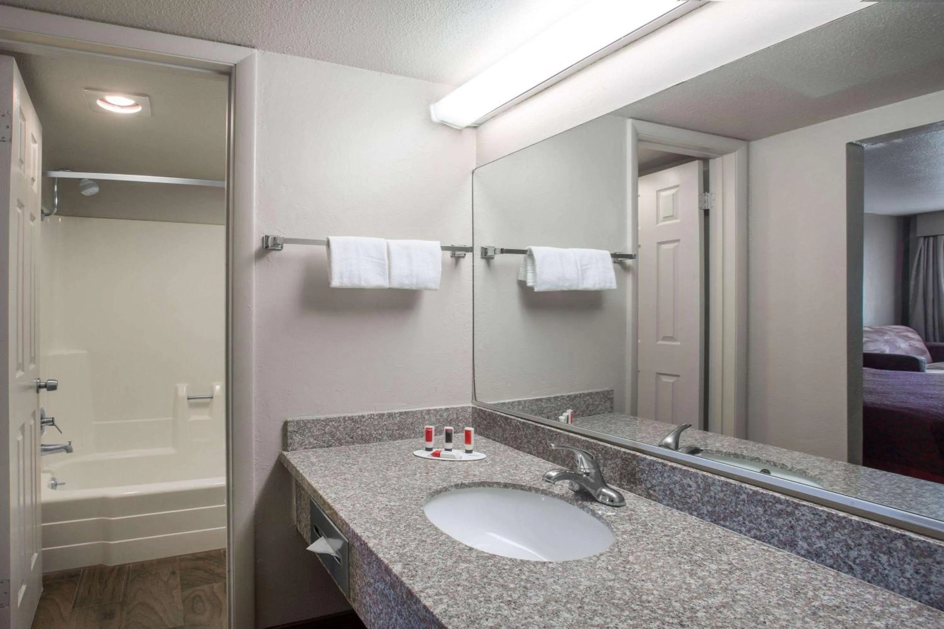 Bathroom, Bed in Days Inn by Wyndham Provo