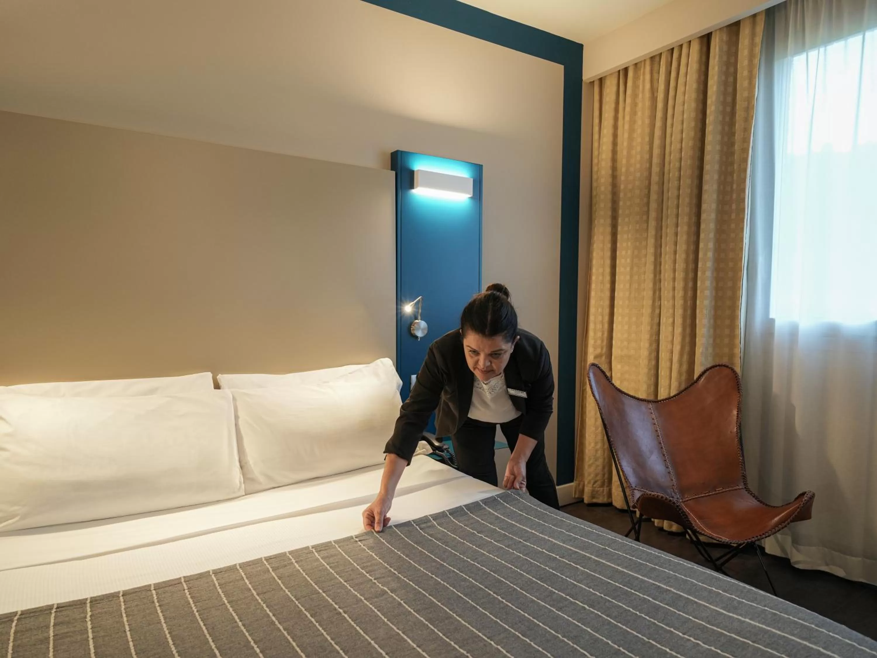 Bed in La Meridiana Bleisure Hotel