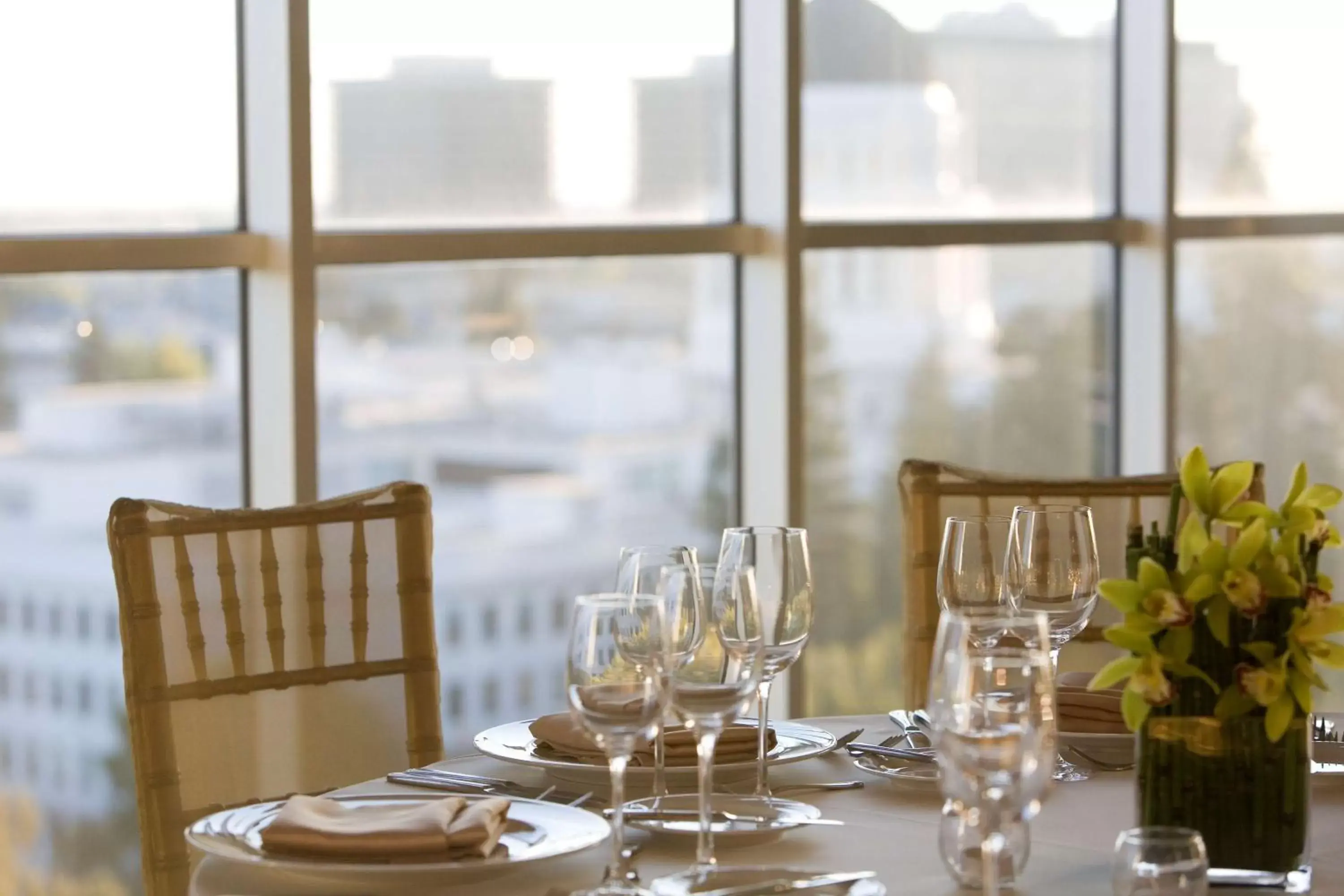 Meeting/conference room, Restaurant/Places to Eat in Hyatt Regency Sacramento