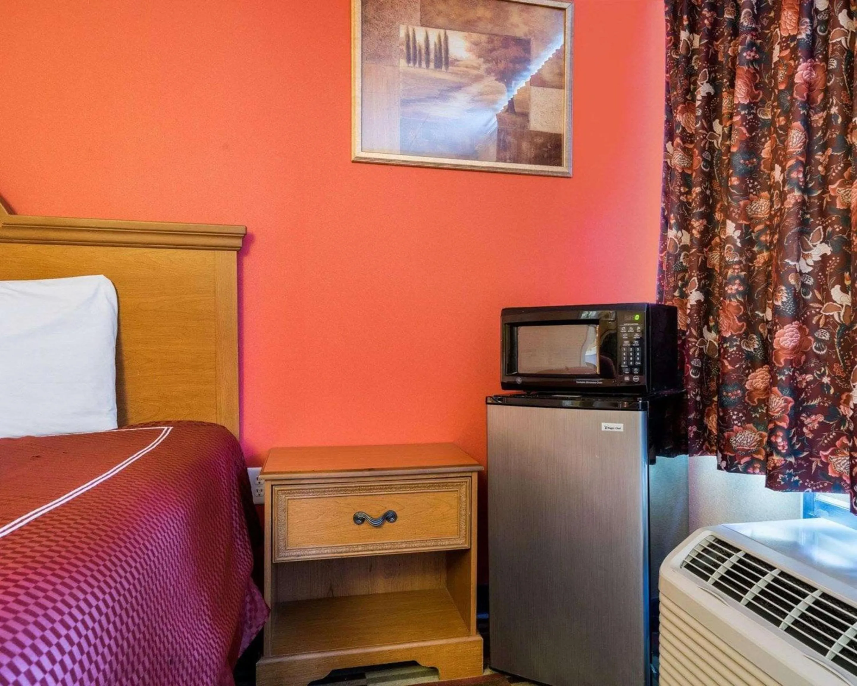 Photo of the whole room in Rodeway Inn Newark