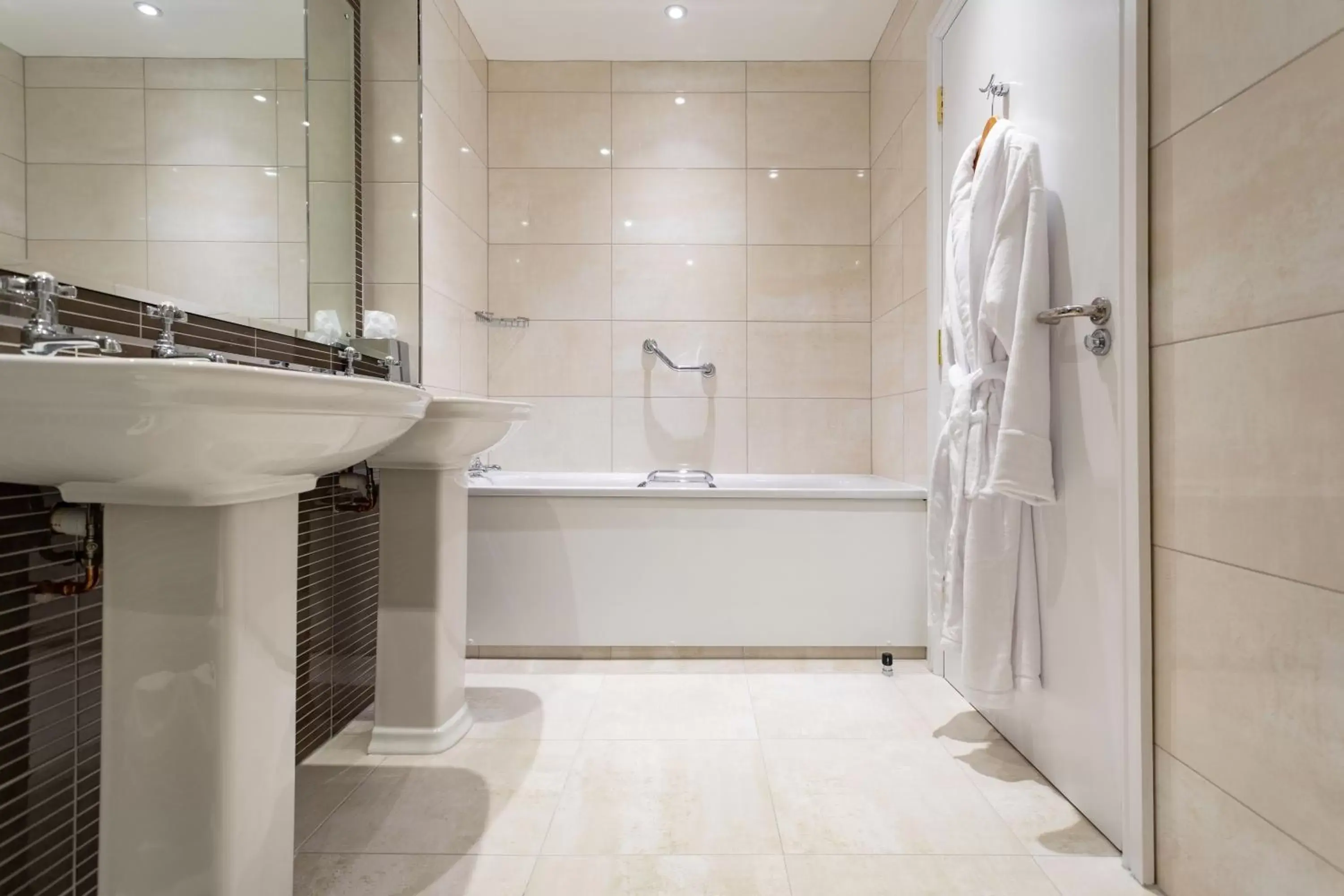 Bathroom in Swan's Nest Hotel