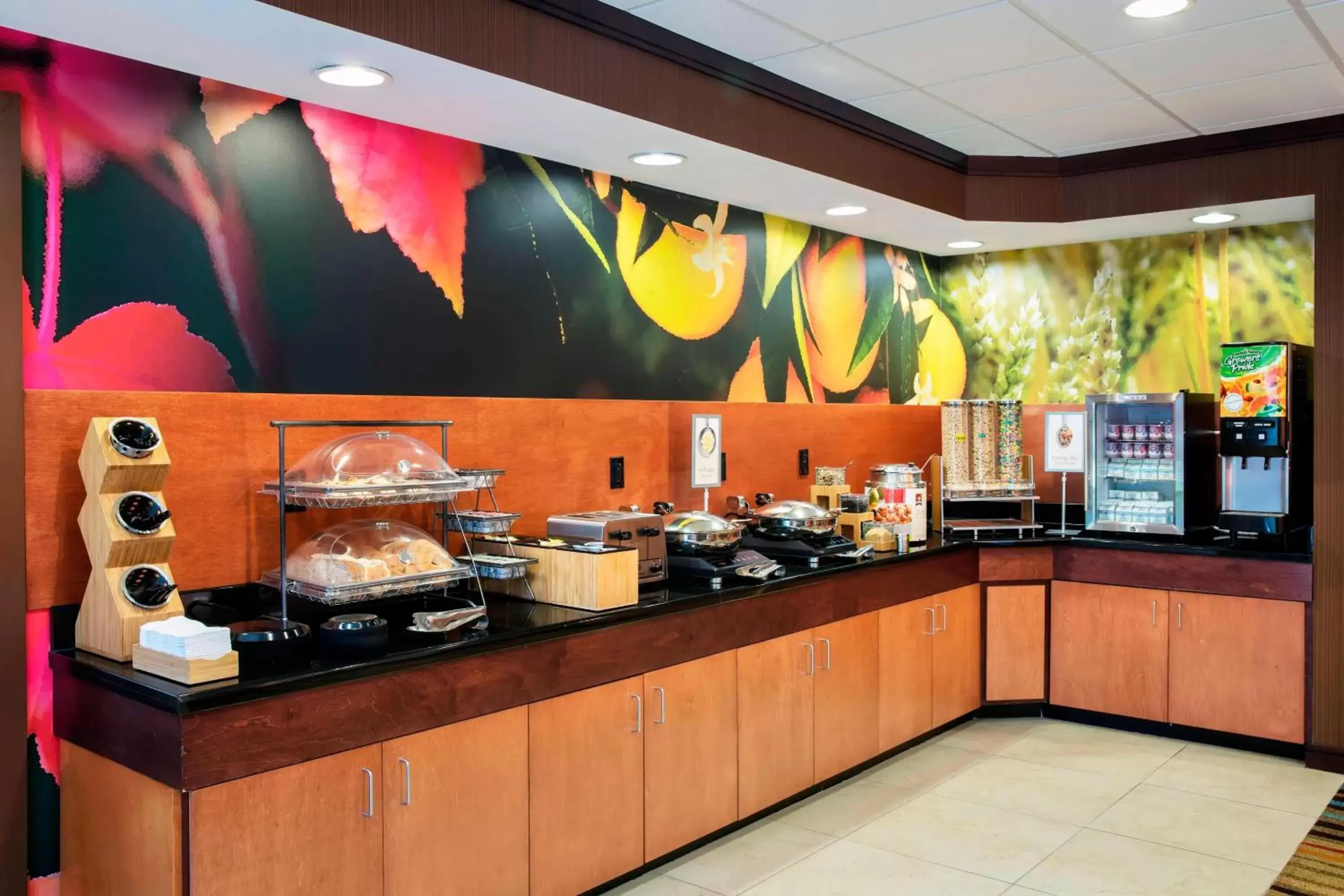 Breakfast in Fairfield Inn and Suites by Marriott Lakeland Plant City