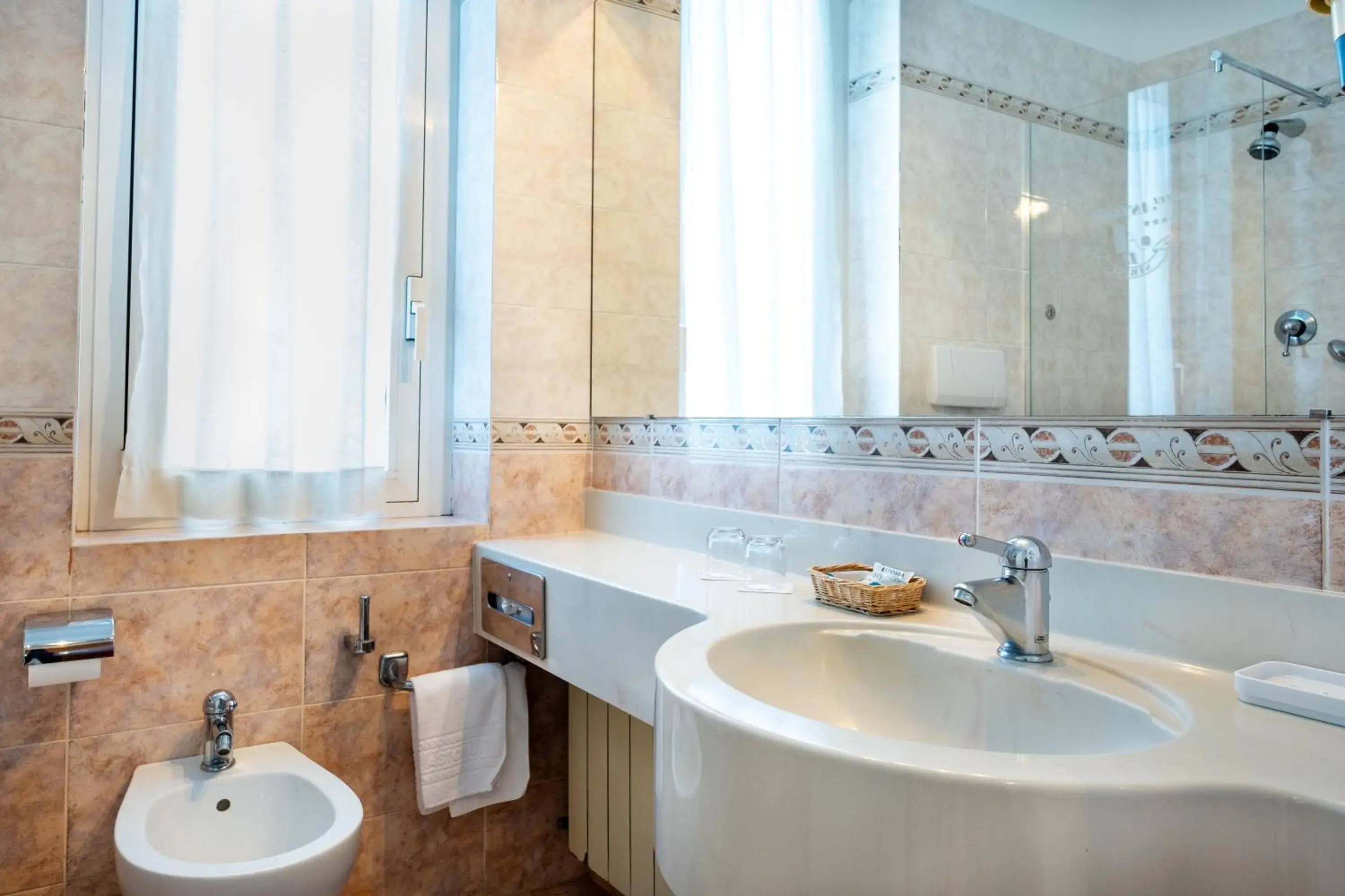 Bathroom in Hotel Astoria