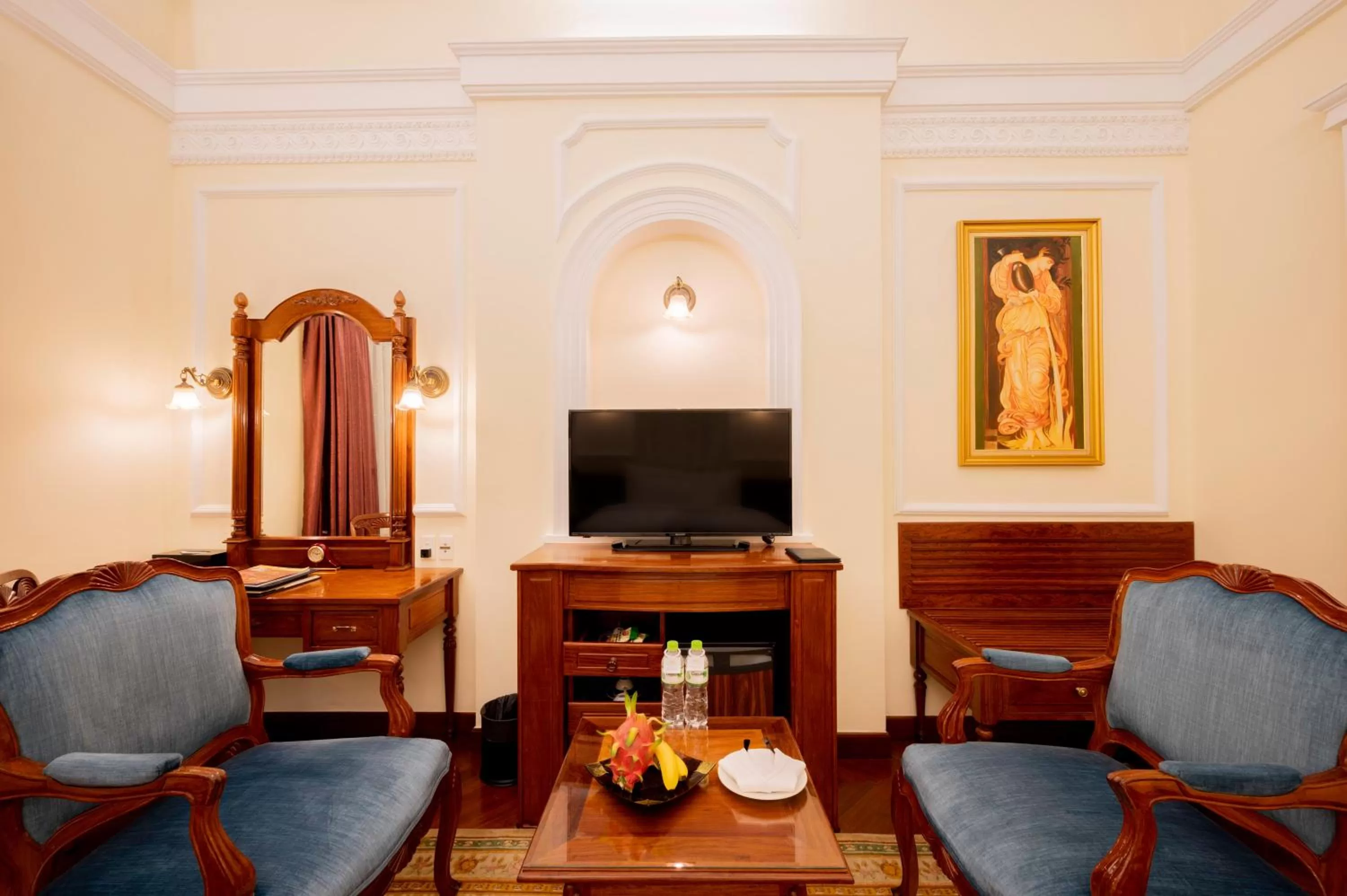 Living room in Hotel Majestic Saigon