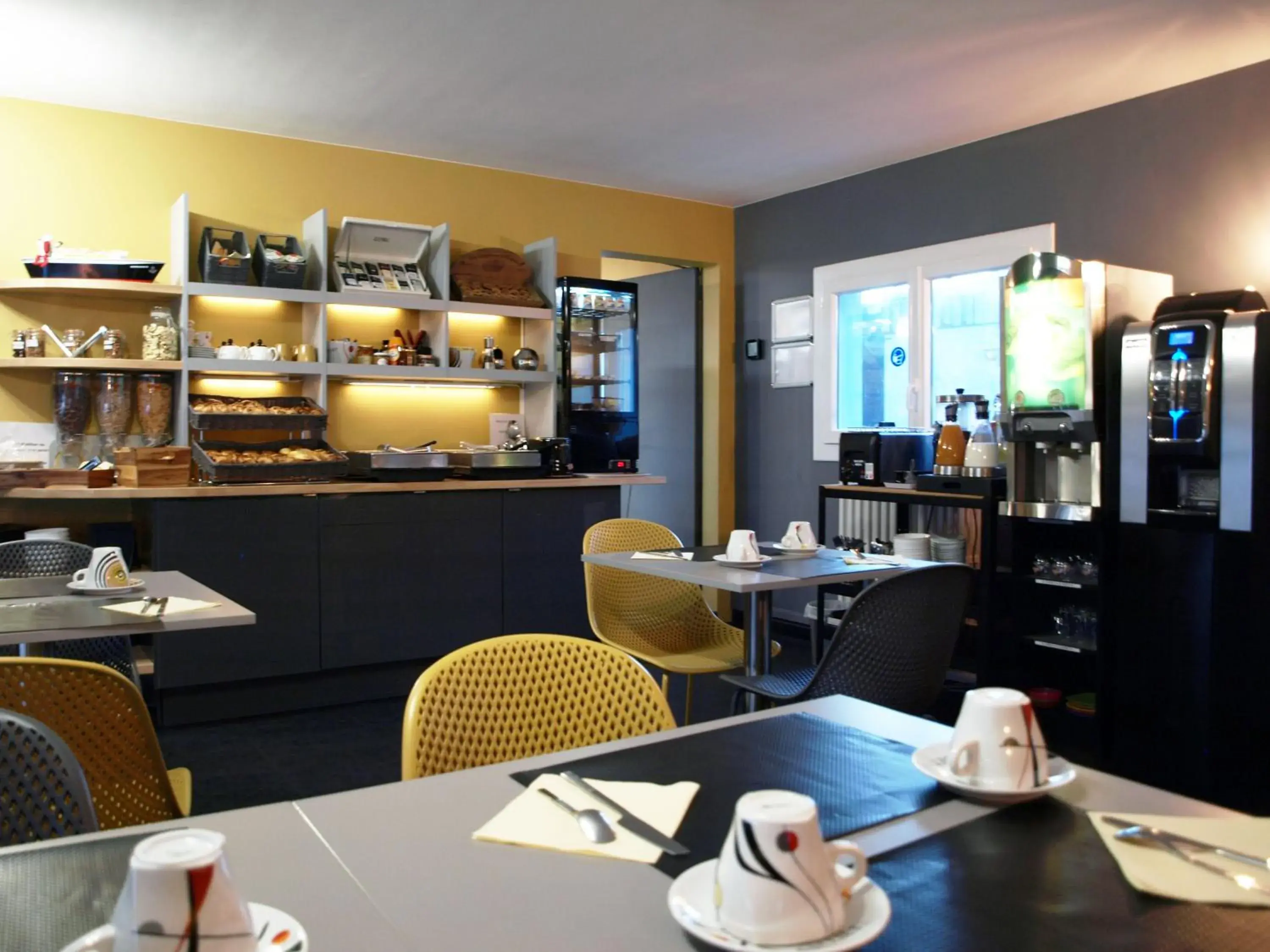 Breakfast, Restaurant/Places to Eat in The Originals City, Hotel de l'Europe, Saint-Nazaire