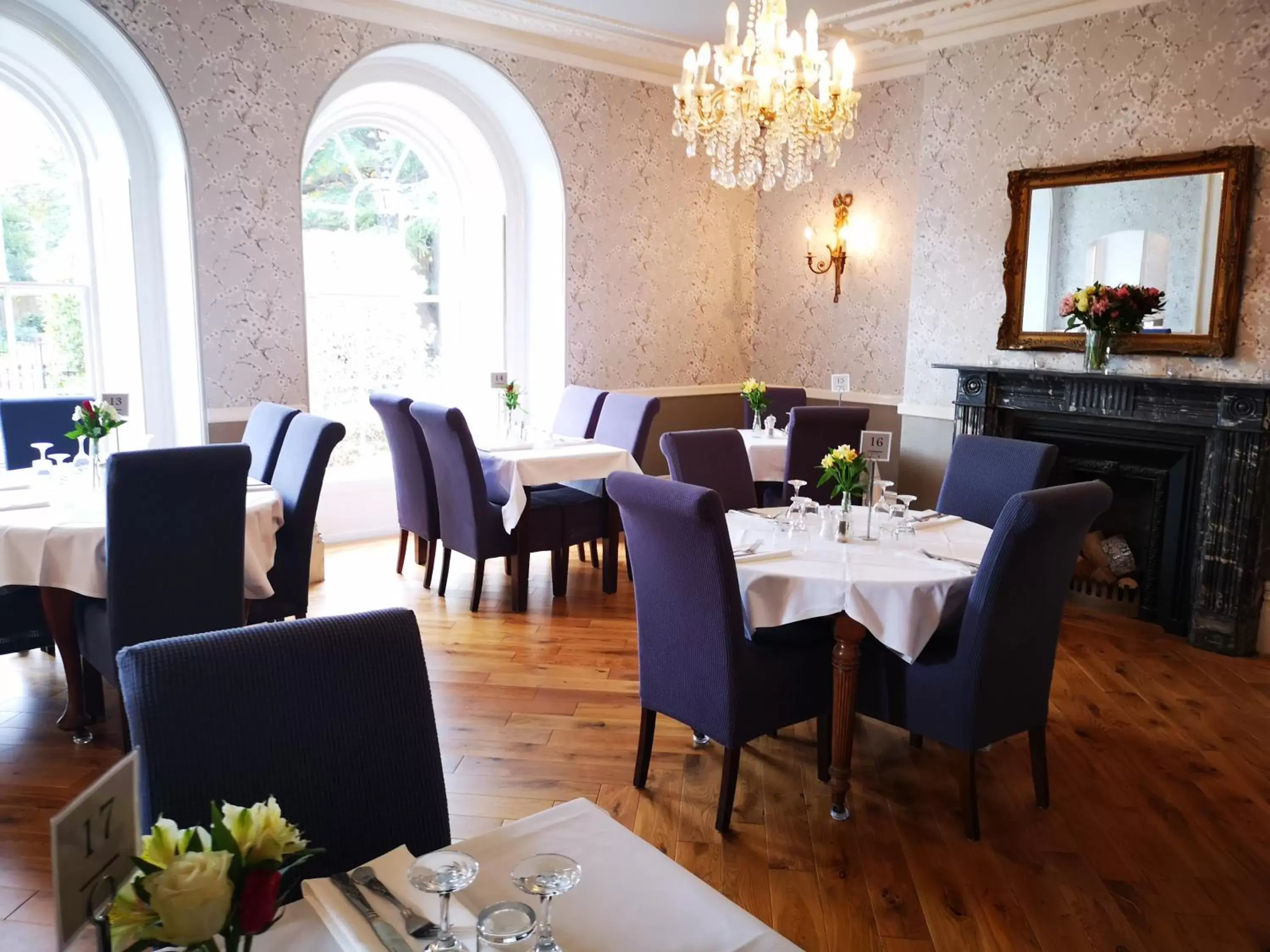 Restaurant/Places to Eat in Anglesey Hotel
