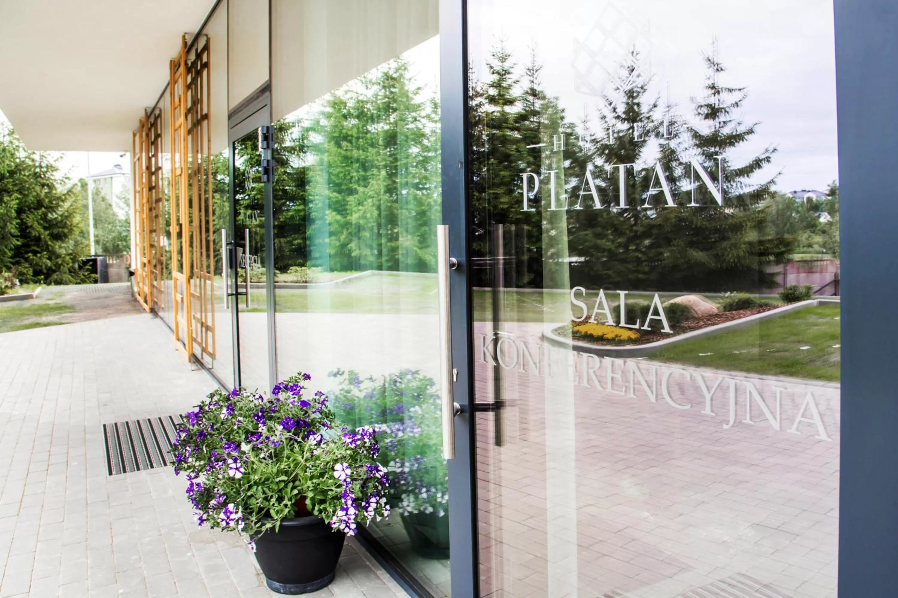 Facade/entrance in Hotel Platan