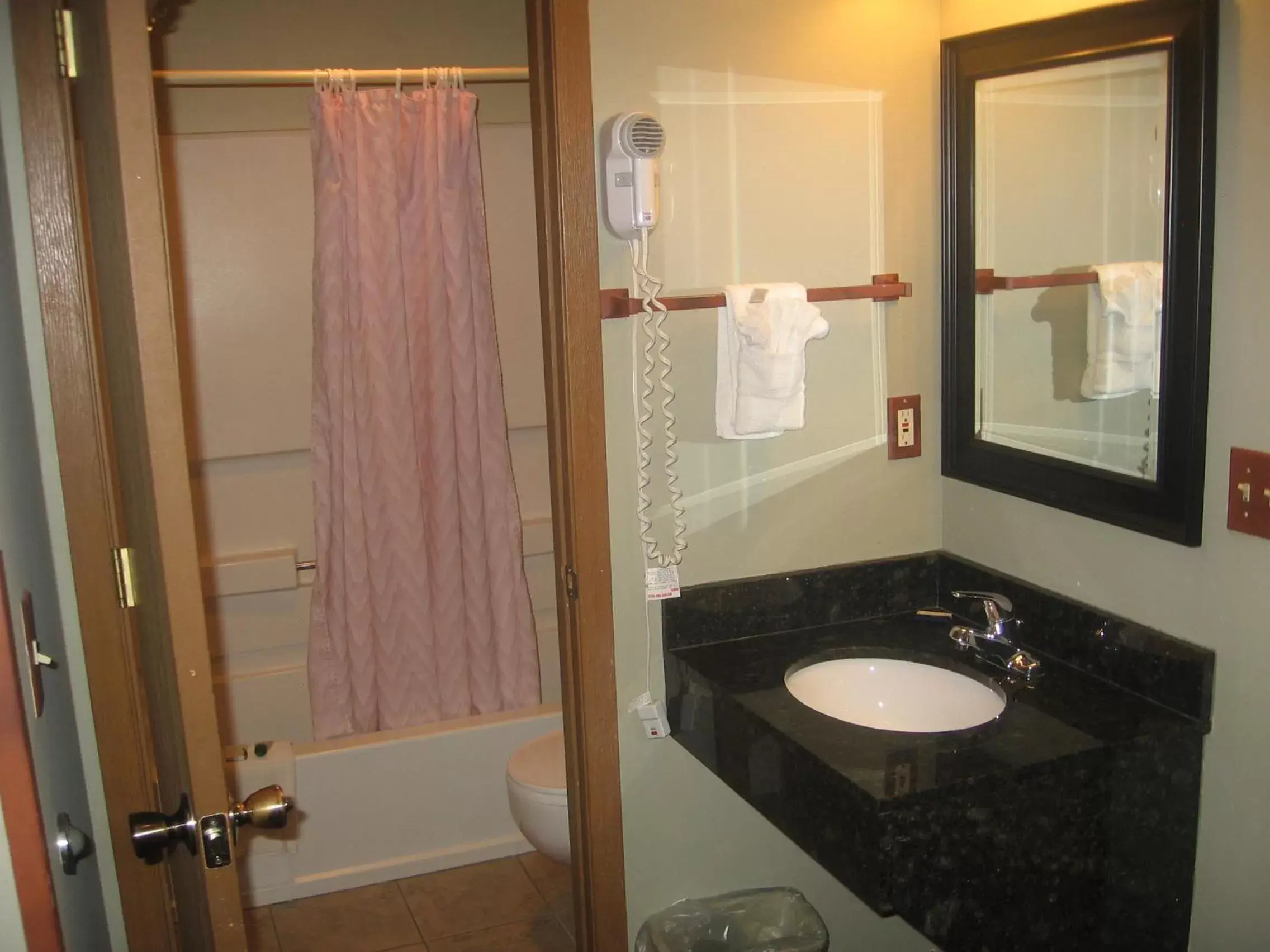 King Room in New Summit Inn King Room in New Summit Inn