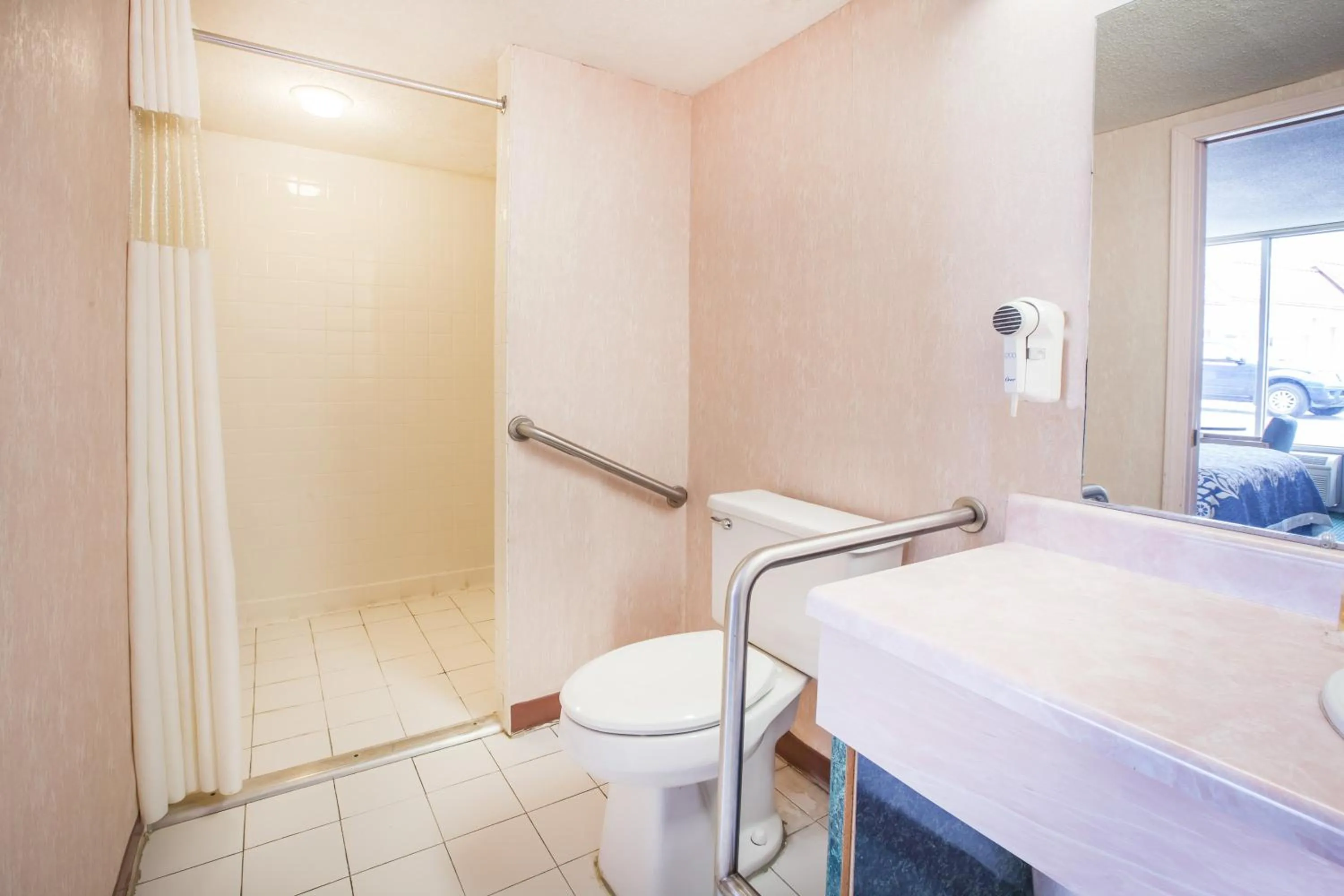 Bathroom in Days Inn by Wyndham Mountain View