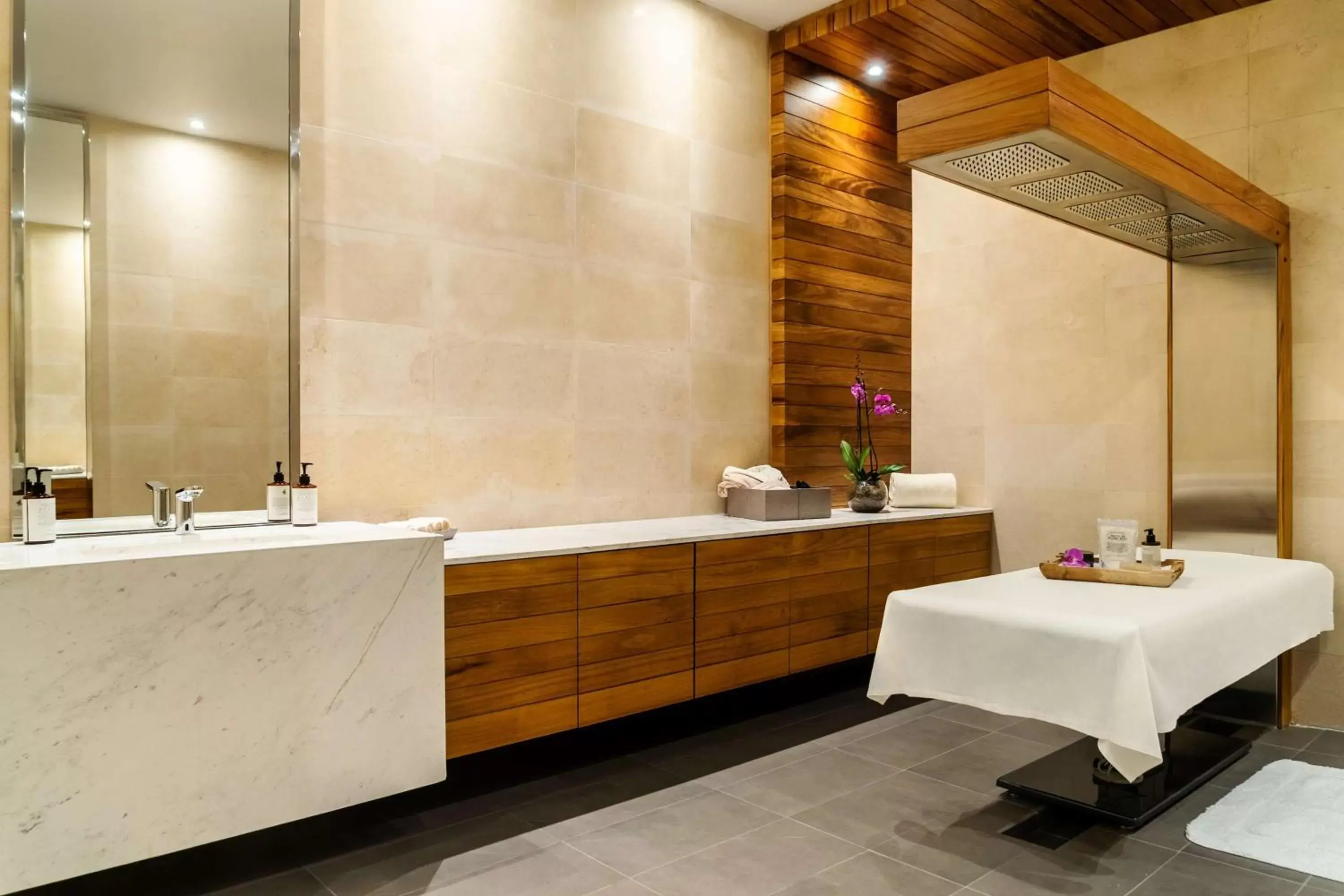 Spa and wellness centre/facilities, Bathroom in Grand Hyatt Bogota