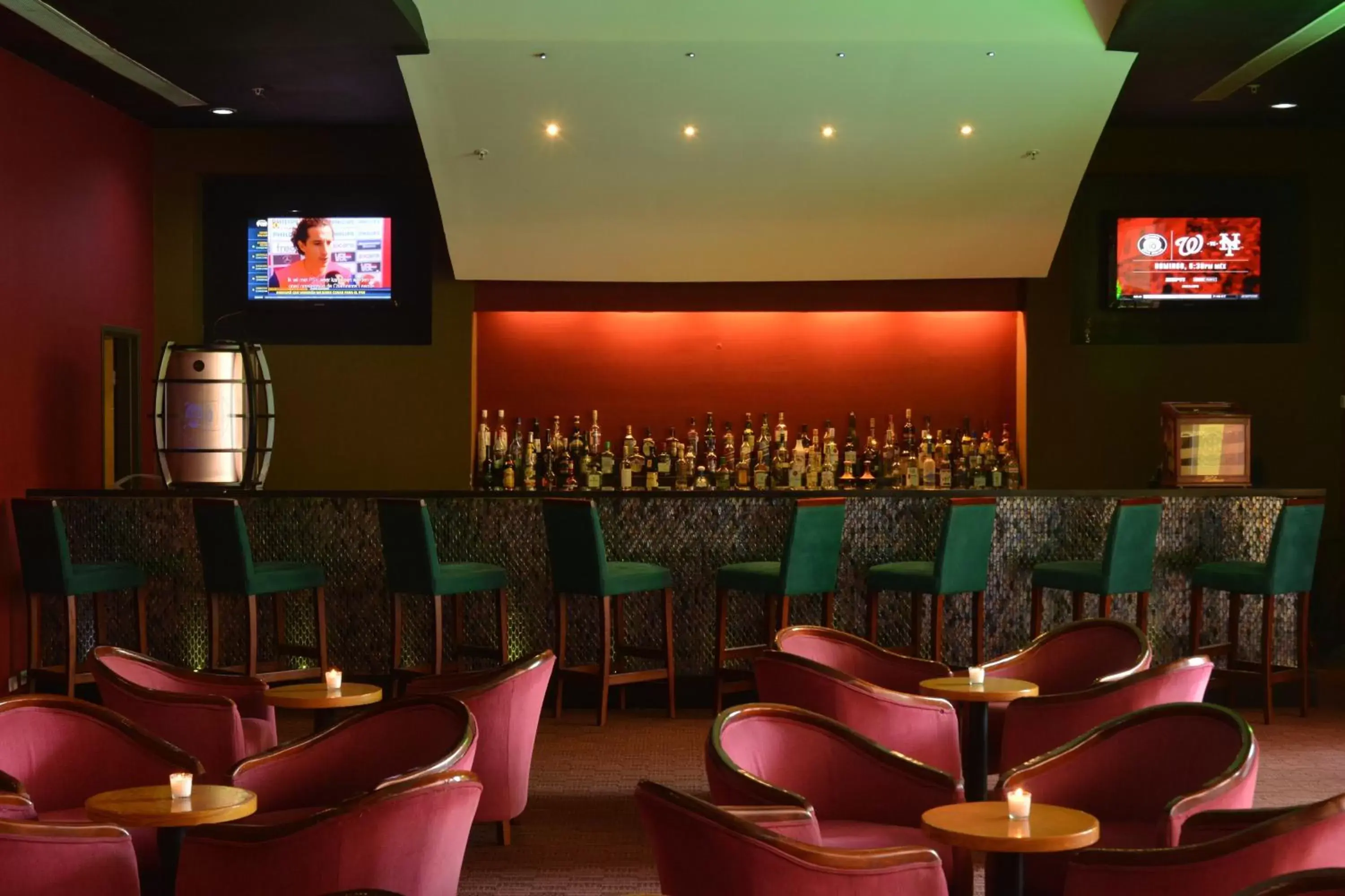 Lounge or bar in Crowne Plaza Monterrey Aeropuerto, an IHG Hotel