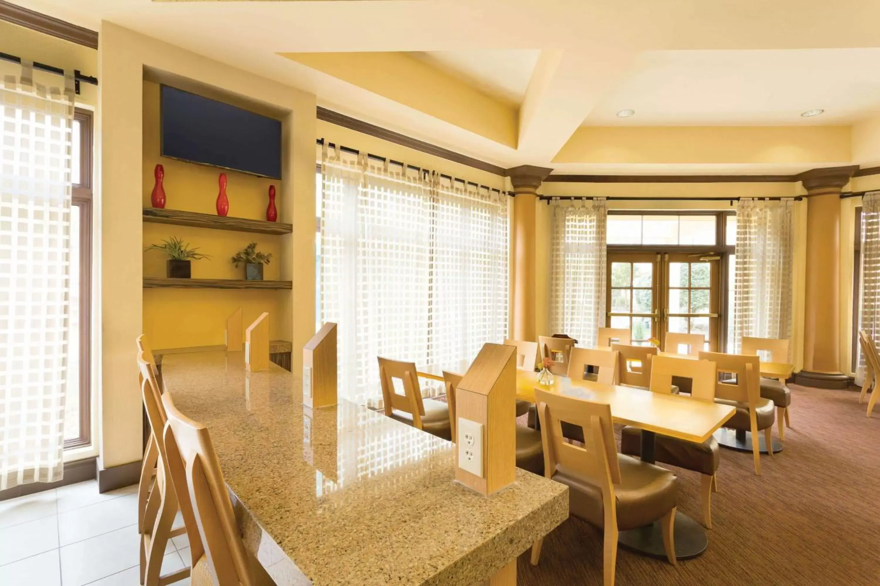 Restaurant/places to eat, Dining Area in La Quinta by Wyndham Raleigh/Durham Southpoint