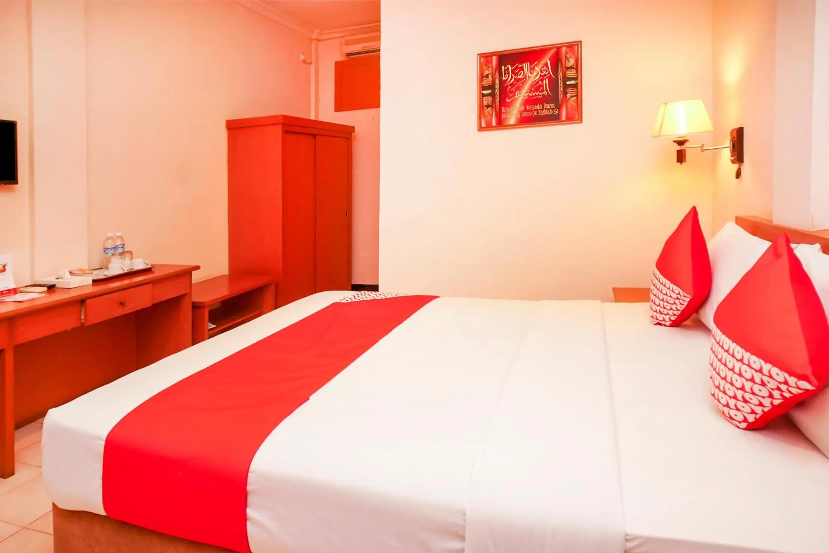 Bedroom, Bed in Capital O 142 Hotel Al Furqon Syariah