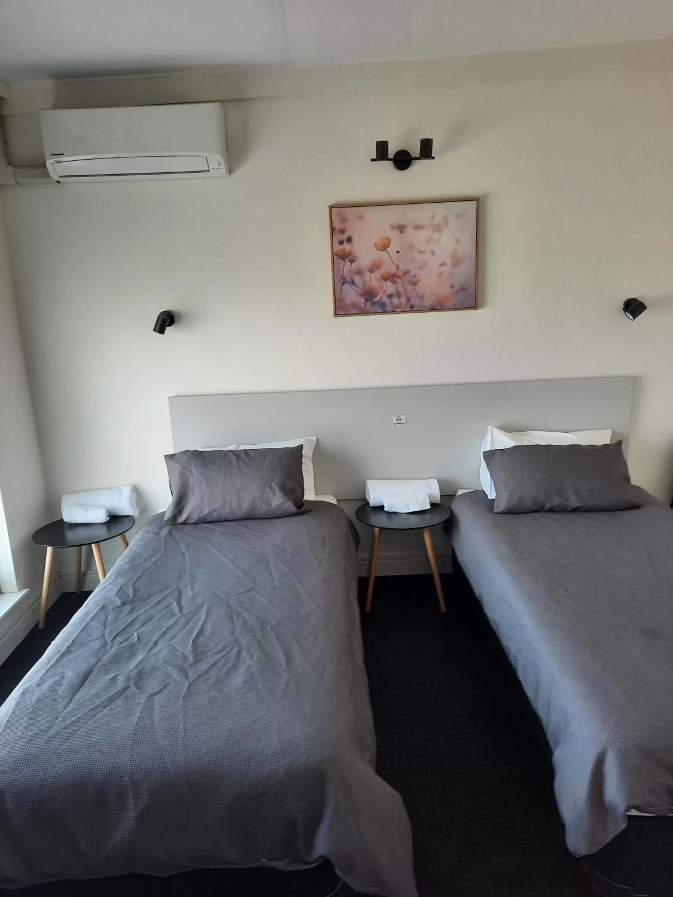 Bedroom in Doonside Hotel
