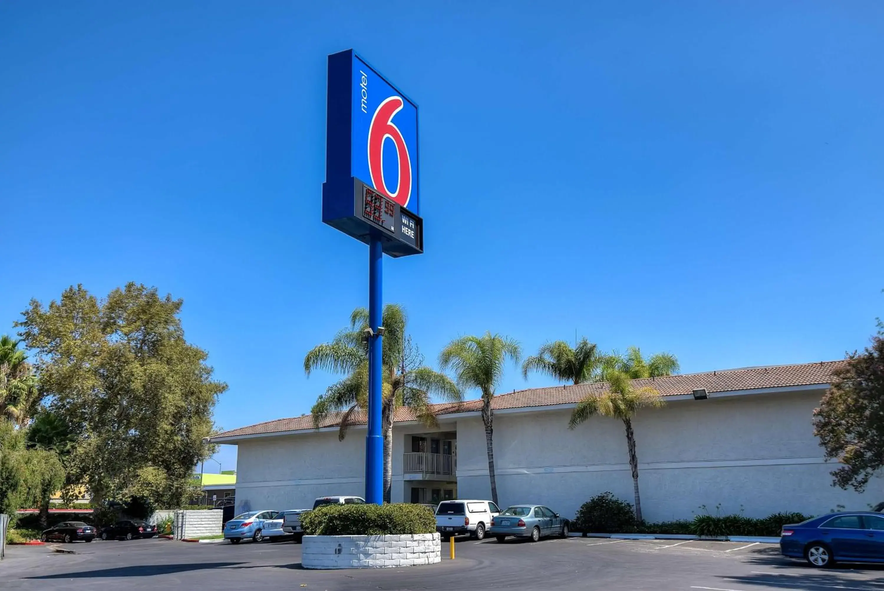 Property Building in Motel 6-Rowland Heights, CA - Los Angeles - Pomona