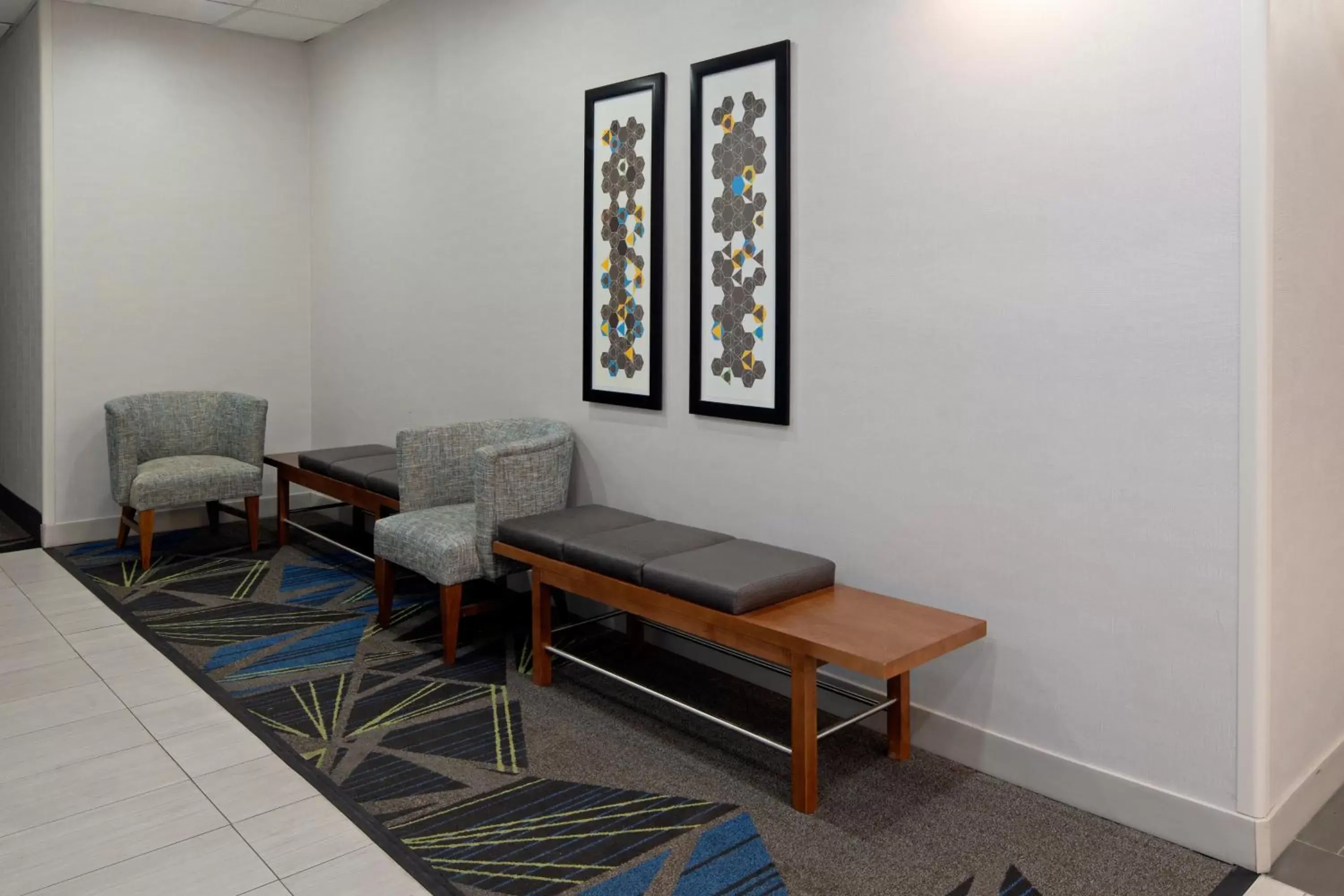 Lobby or reception, Seating Area in Holiday Inn Express Fresno South, an IHG Hotel
