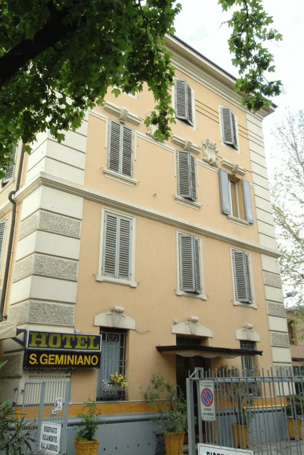 Property Building in Hotel San Geminiano