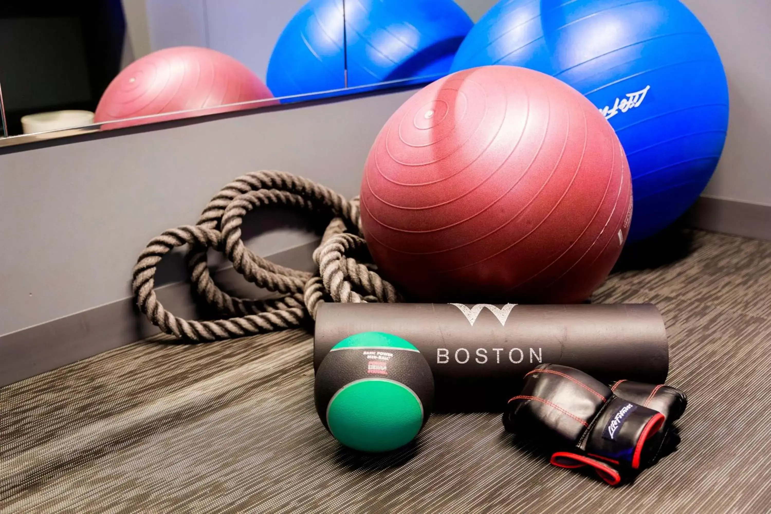 Area and facilities, Fitness Center/Facilities in W Boston