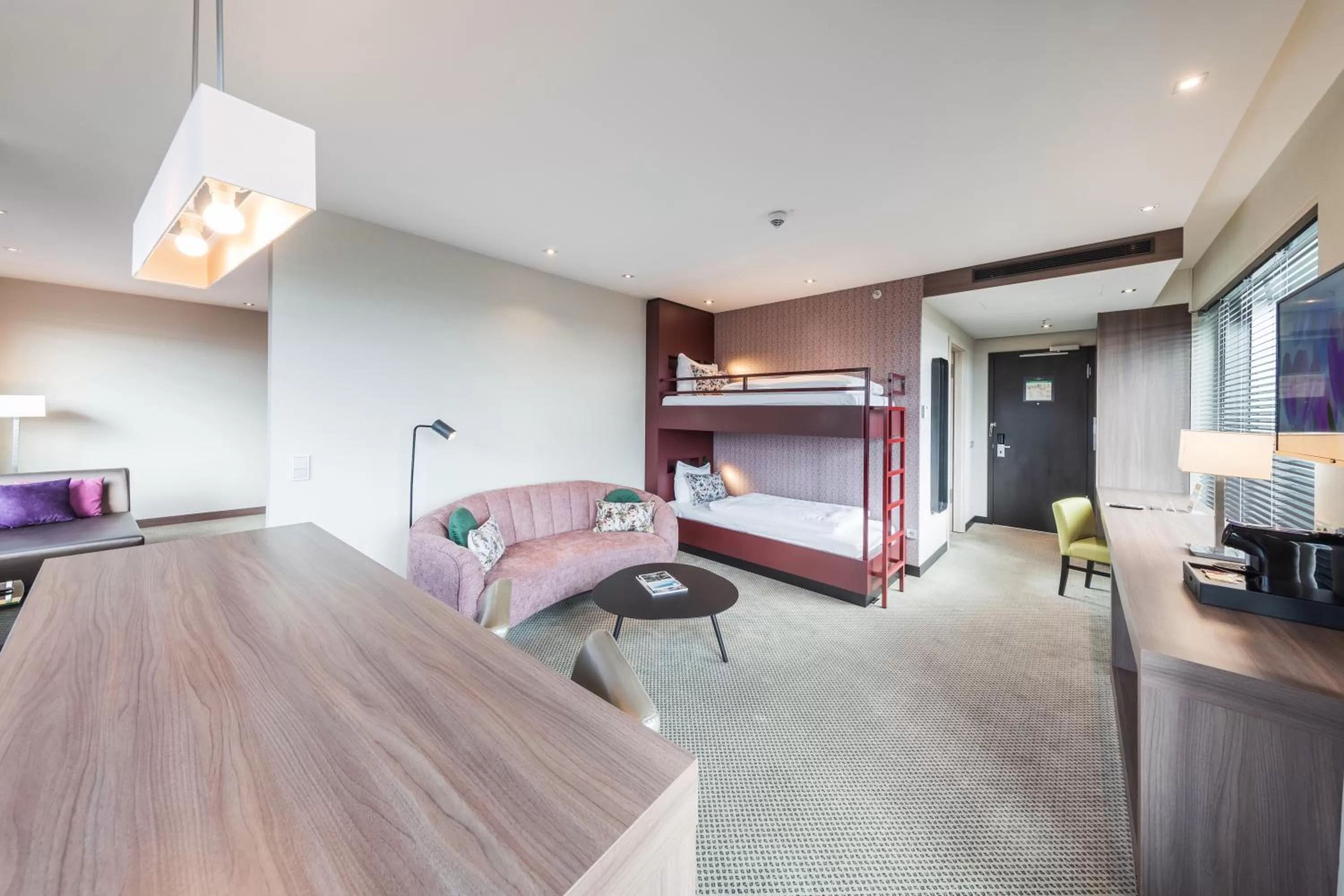 Living room, Bed in Van der Valk Hotel Düsseldorf