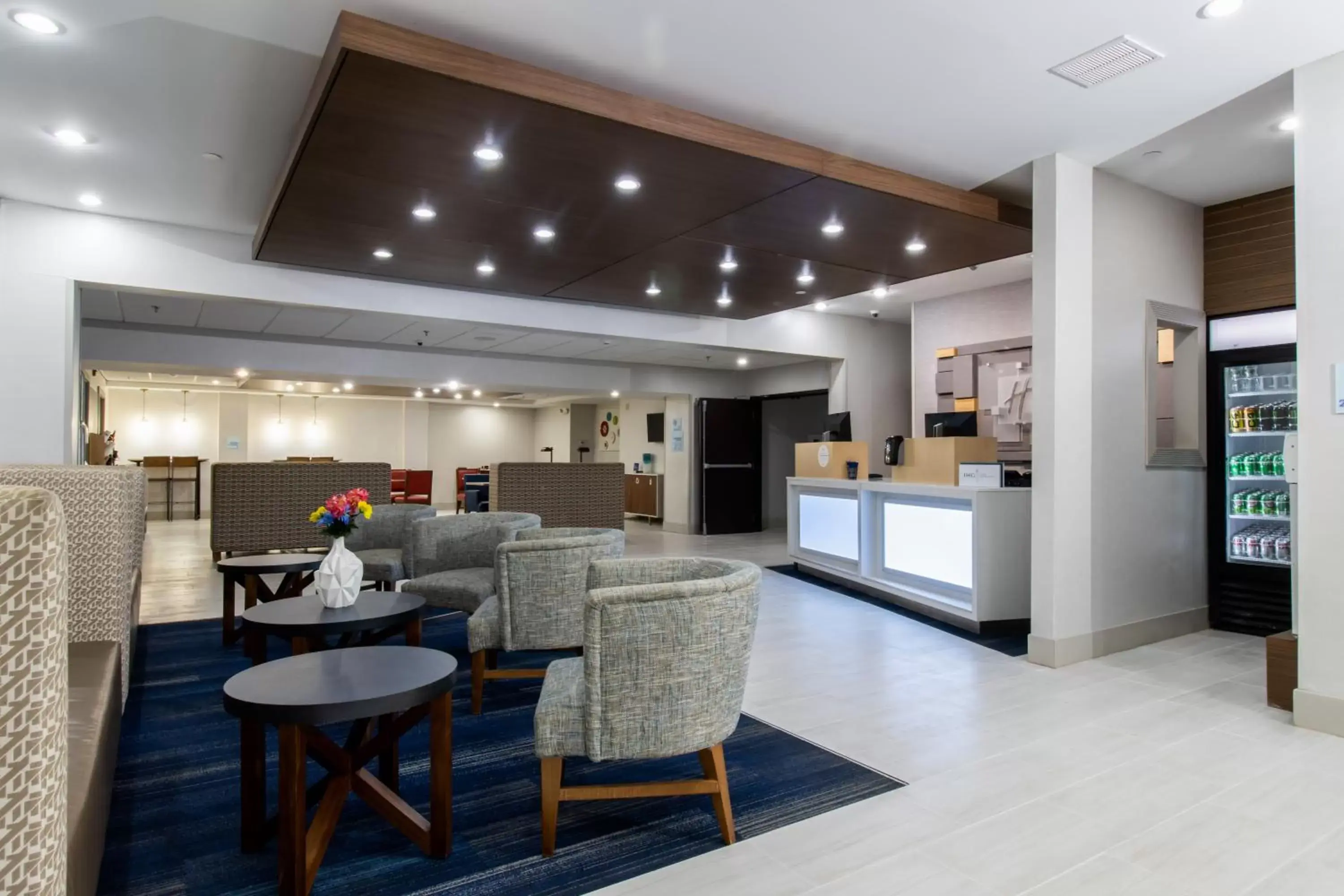 Lobby or reception in Holiday Inn Express Hotel & Suites Swansea, an IHG Hotel