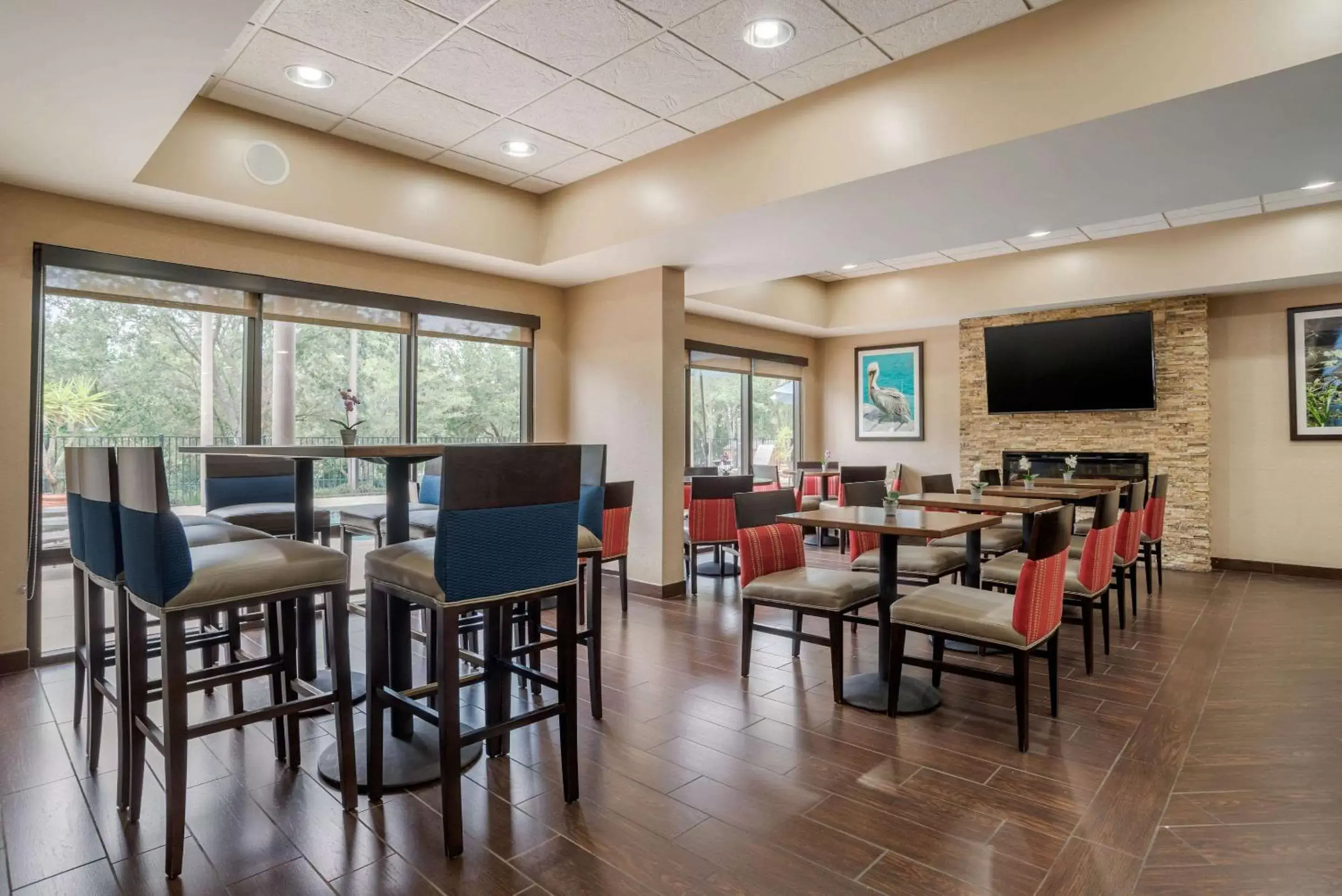 Breakfast, Restaurant/Places to Eat in Comfort Suites Tallahassee Downtown