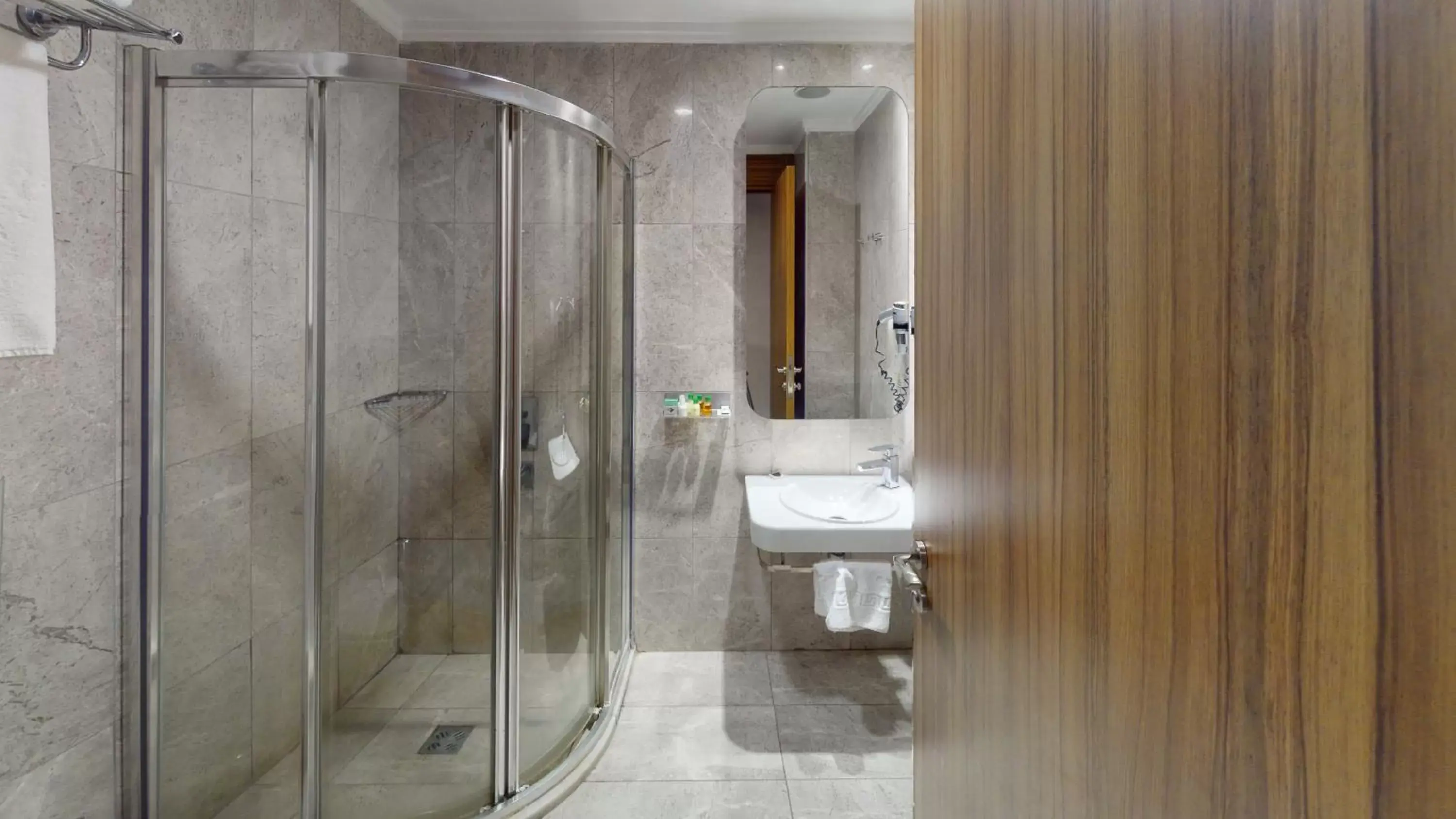 Shower, Bathroom in Mimi Hotel Ankara