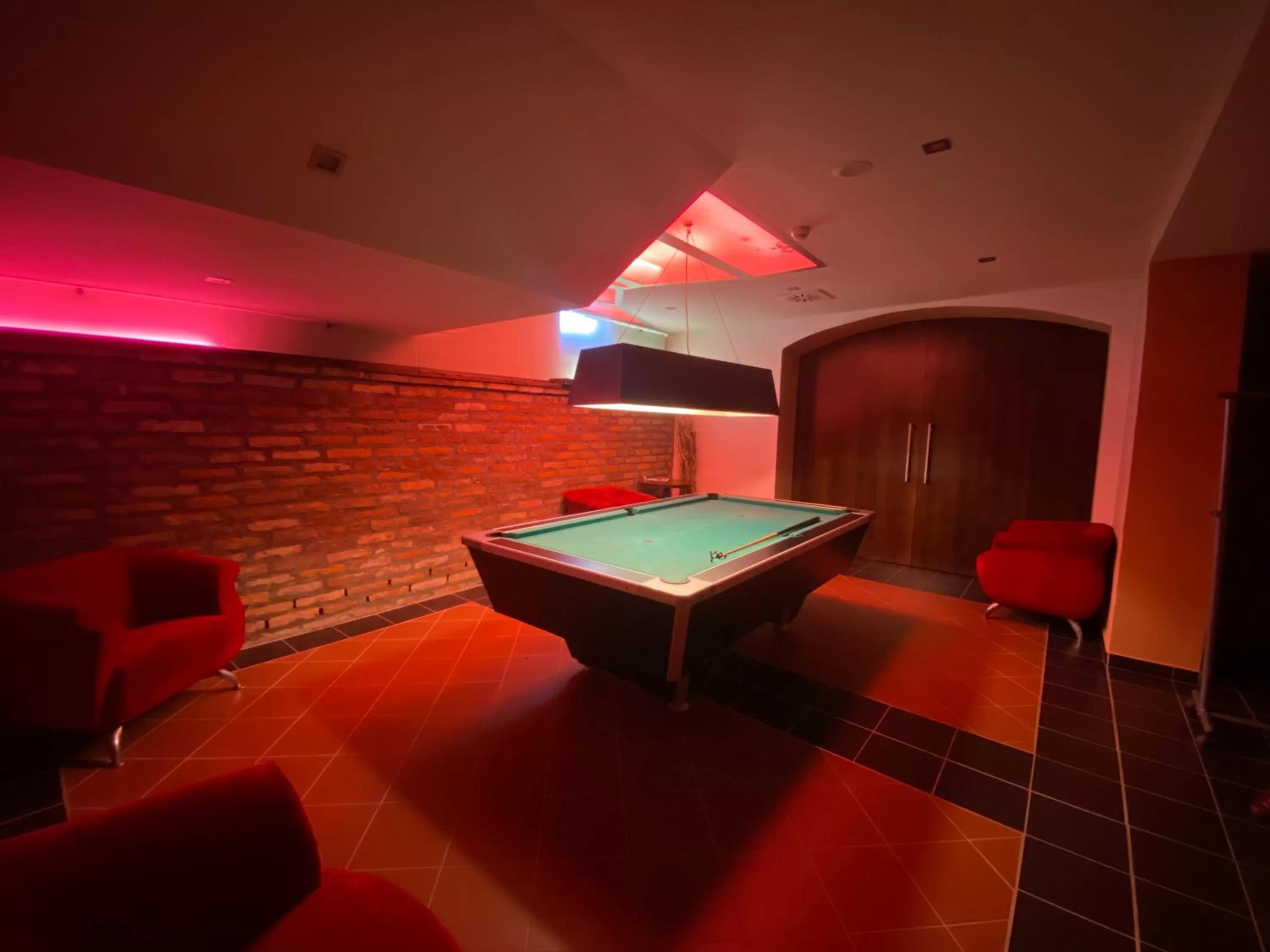 Billiard in Boutique Hotel Sopianae