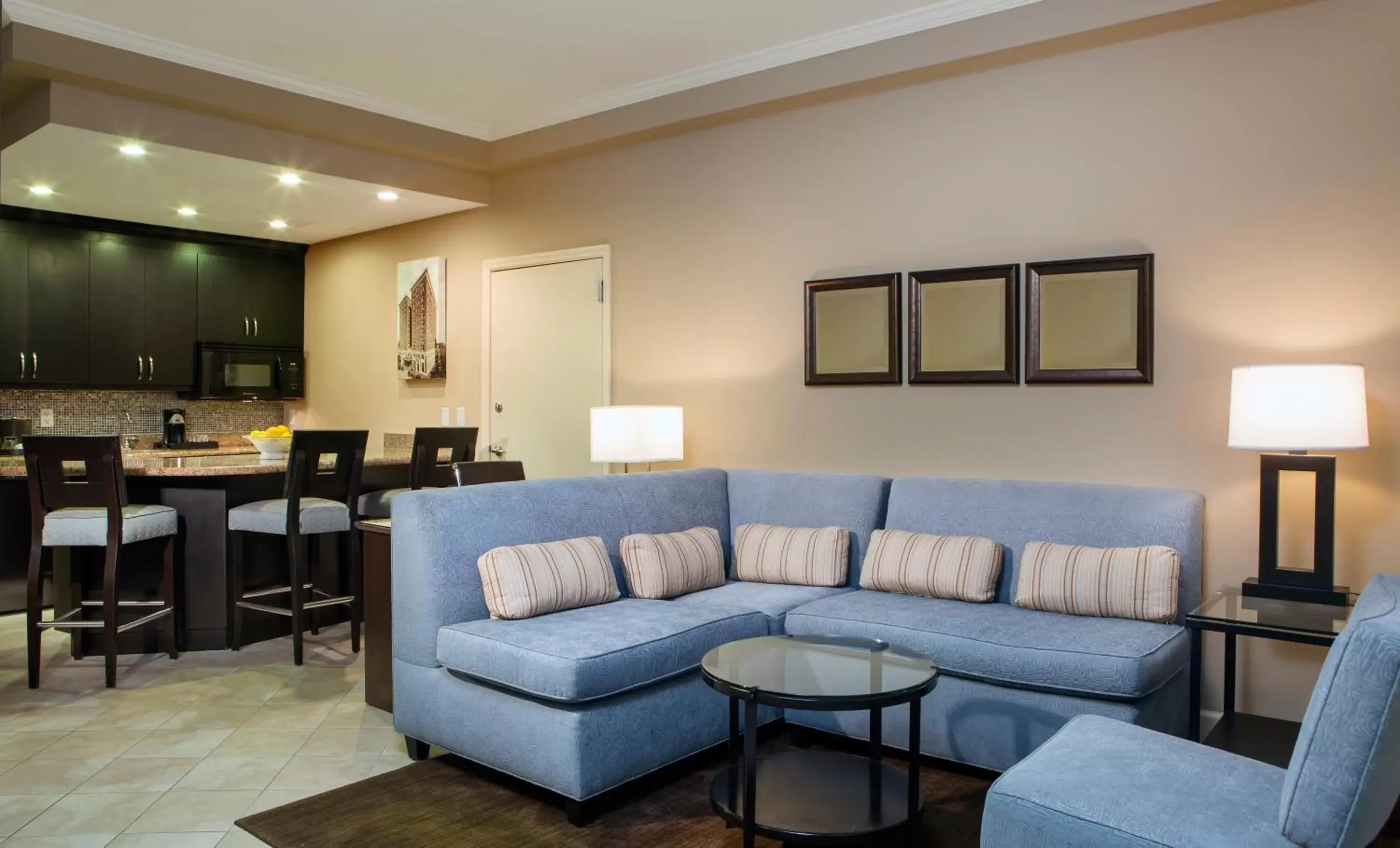 Bedroom, Seating Area in Crowne Plaza Hotel Orlando Downtown, an IHG Hotel
