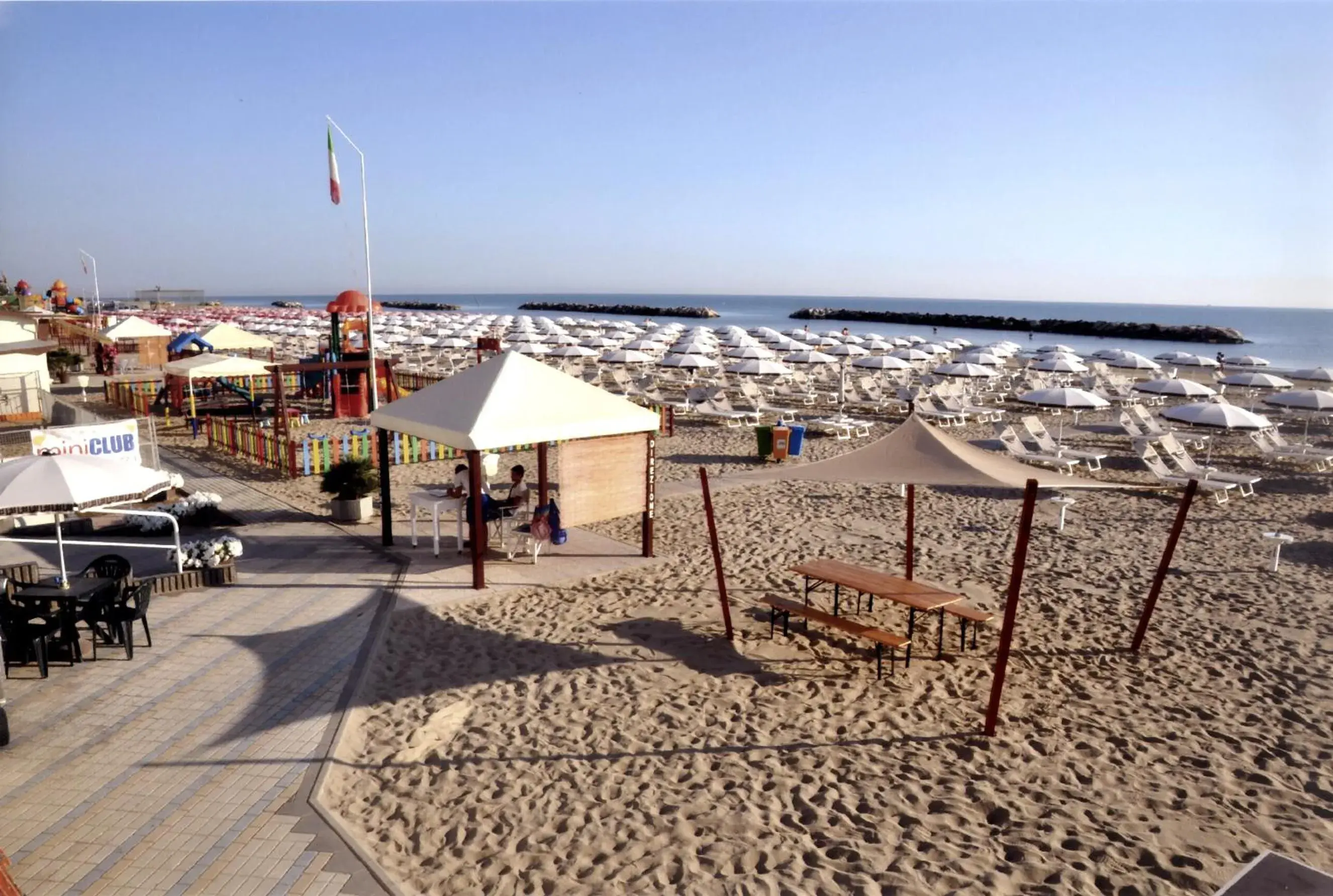 Area and facilities, Beach in Hotel Villa Paola