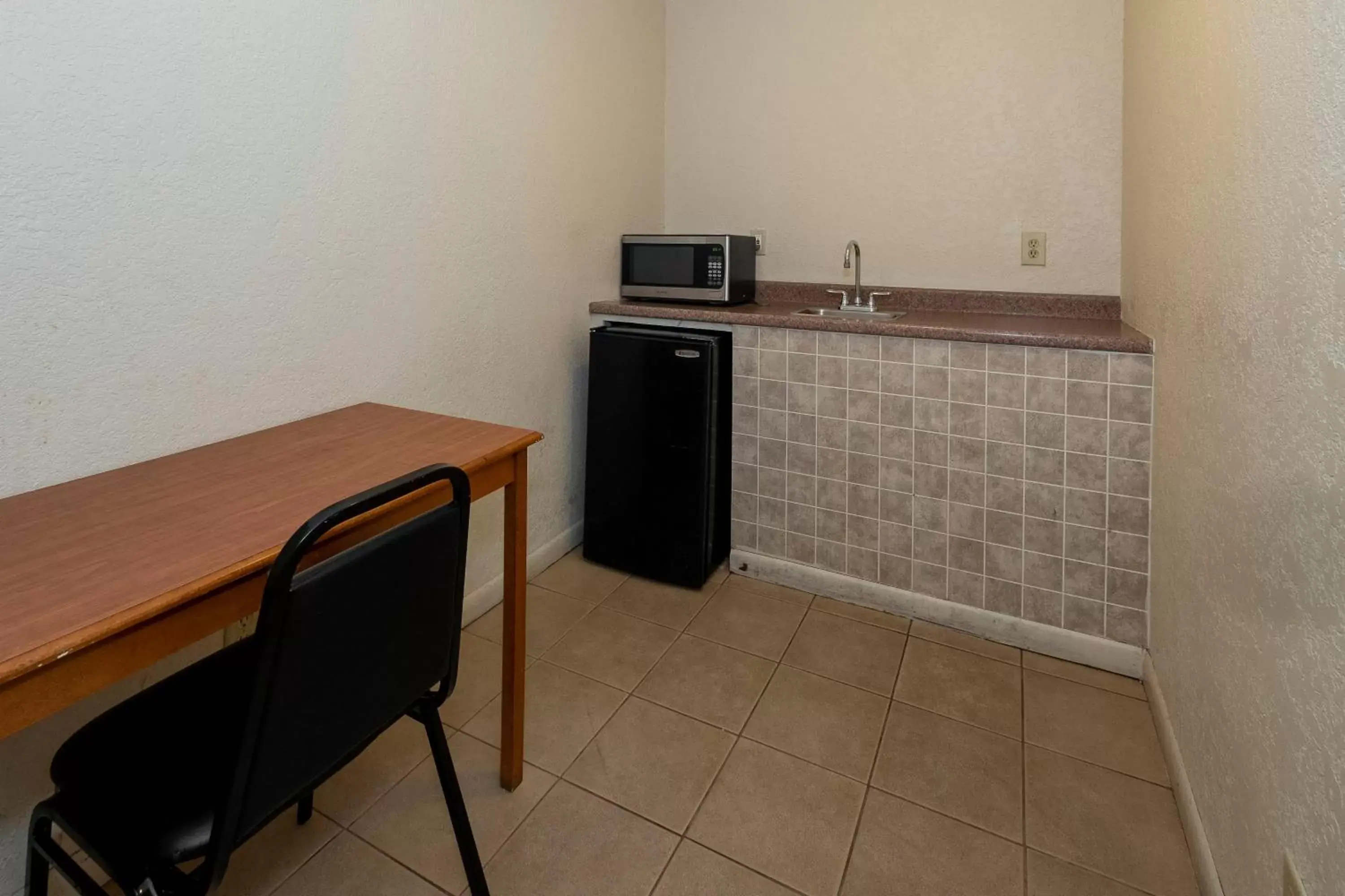 Other, Kitchen/Kitchenette in Red Roof Inn Ft Pierce