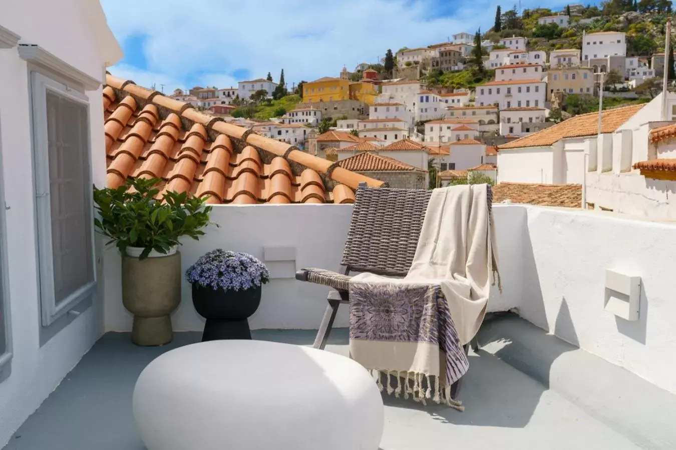 Patio in La Vie Hydra Luxury Suites