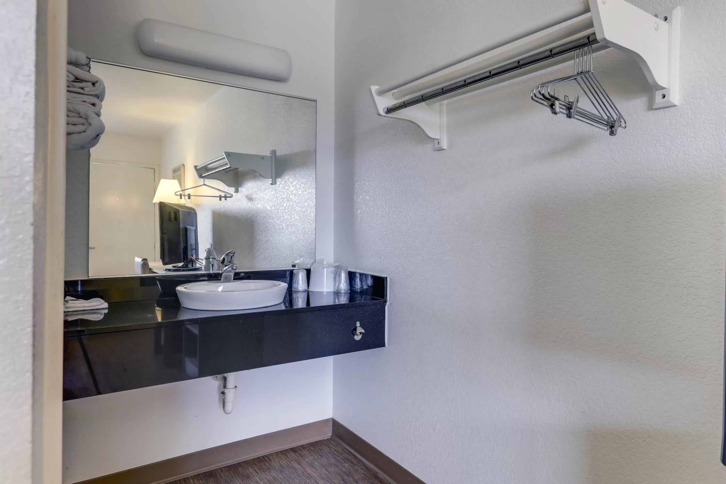 Bathroom in Motel 6-Port Allen, LA - Baton Rouge