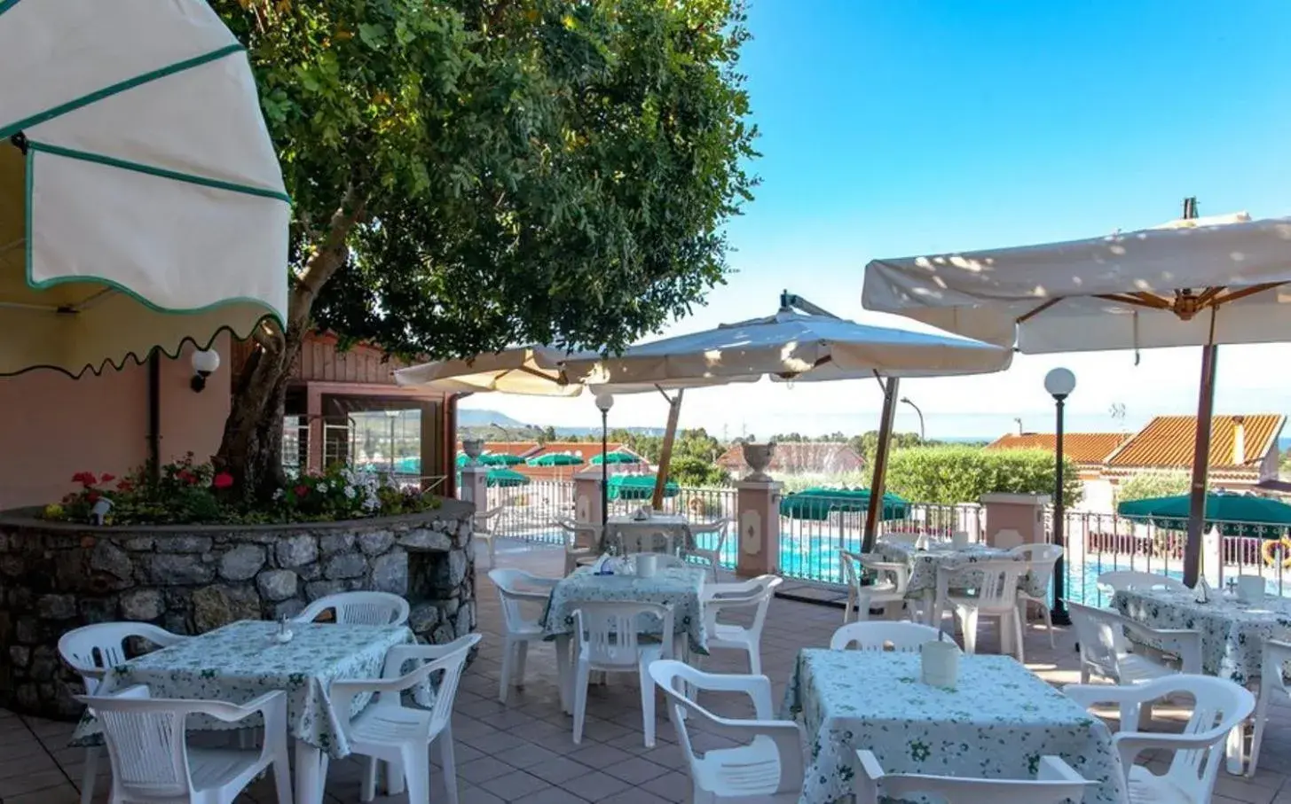 Balcony/Terrace, Restaurant/Places to Eat in Hotel Ristorante Borgo La Tana