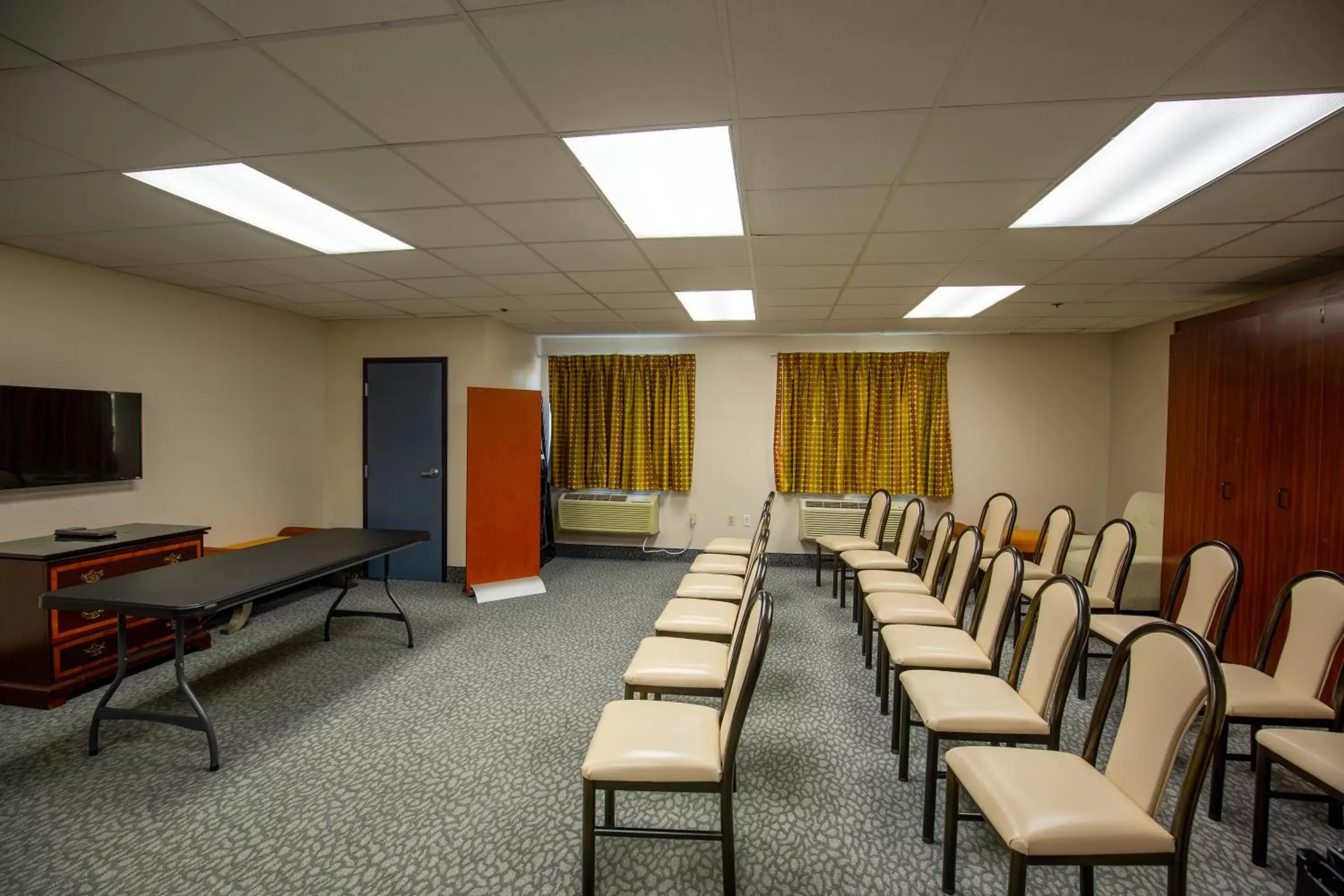 Meeting/conference room in Ramada by Wyndham Bolingbrook