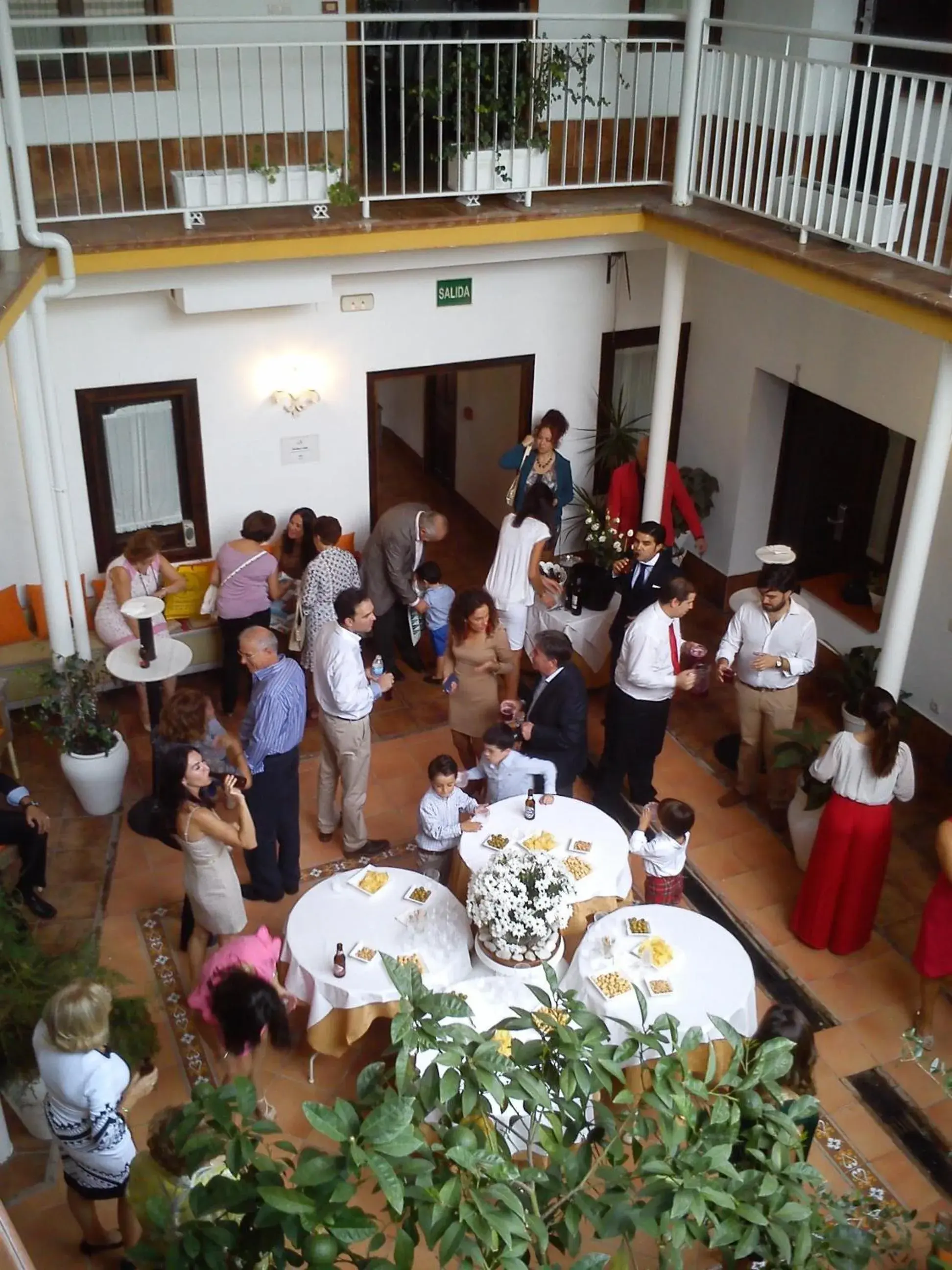 Activities, Restaurant/Places to Eat in Casa de los Naranjos