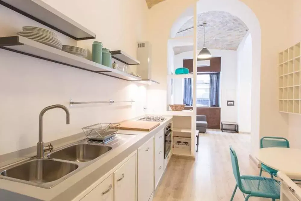 Kitchen or kitchenette, Kitchen/Kitchenette in B&B Santi Quattro Al Colosseo