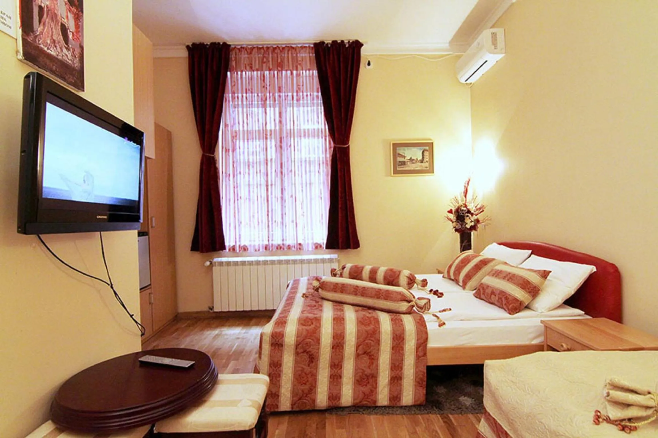 Photo of the whole room, Bed in Villa Forever