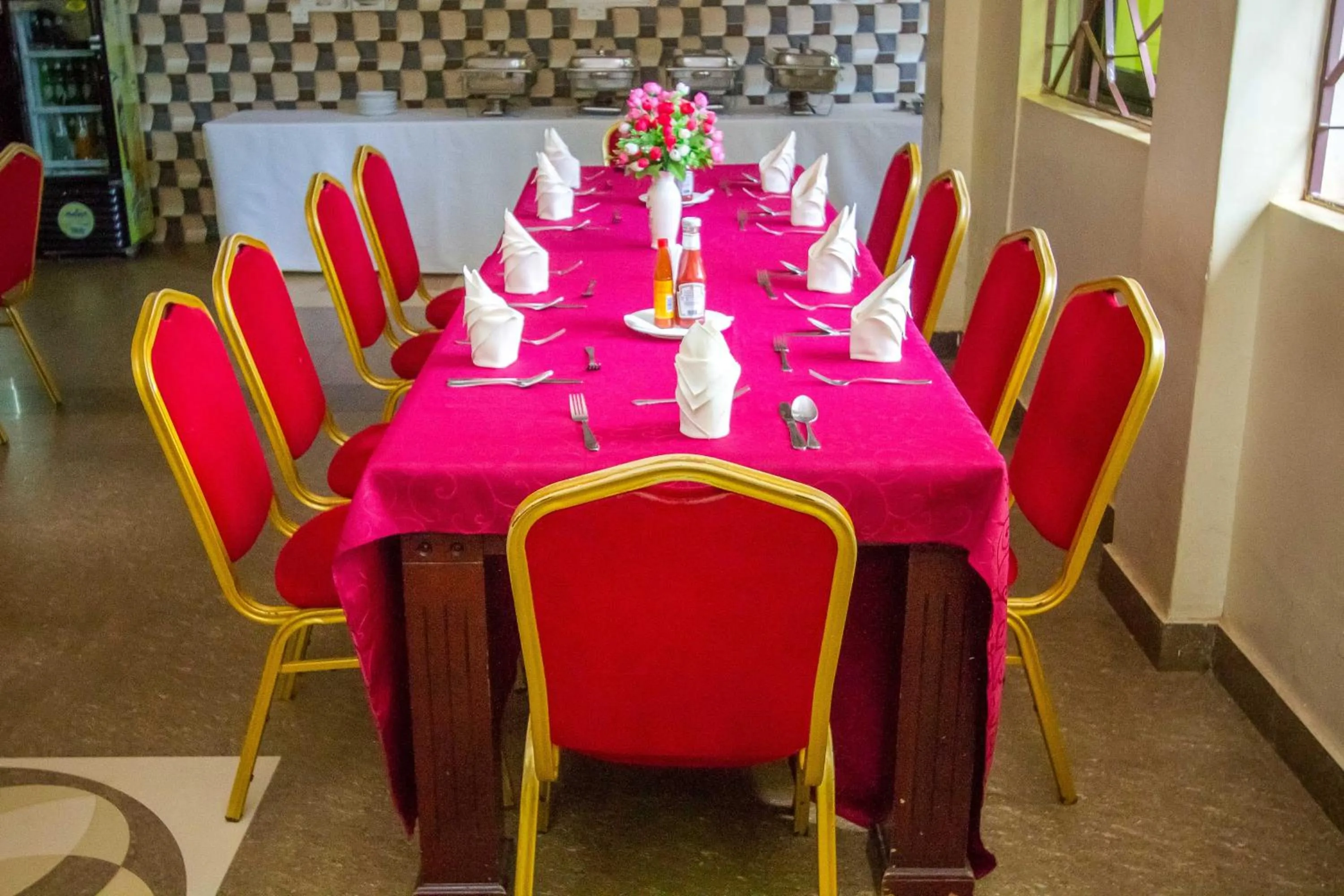 Restaurant/places to eat in Minister's Village Hotel